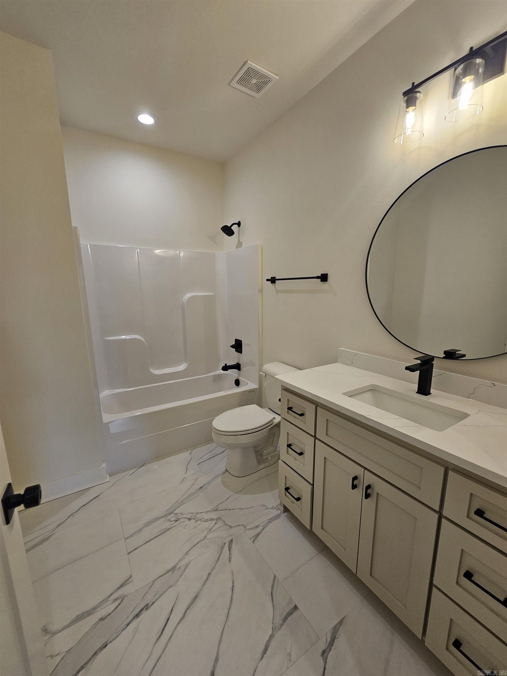 THE WOODS OF HURRICANE LAKE ESTA - Residential Lease