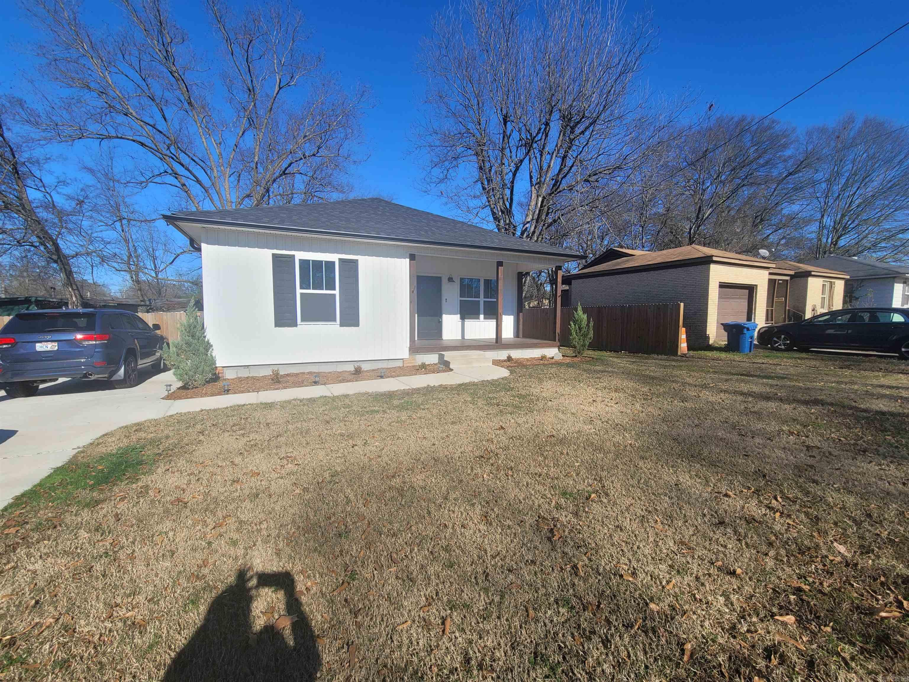 Looking for a home to rent in the Benton area!! Come take a look at this beautiful 3 bed 2 bath home in the heart of Benton that has been recently updated with new flooring, paint, and light fixtures. The home also has a fully fenced-in backyard. Lawn care is included in the monthly rent. Call today to set up your private showing