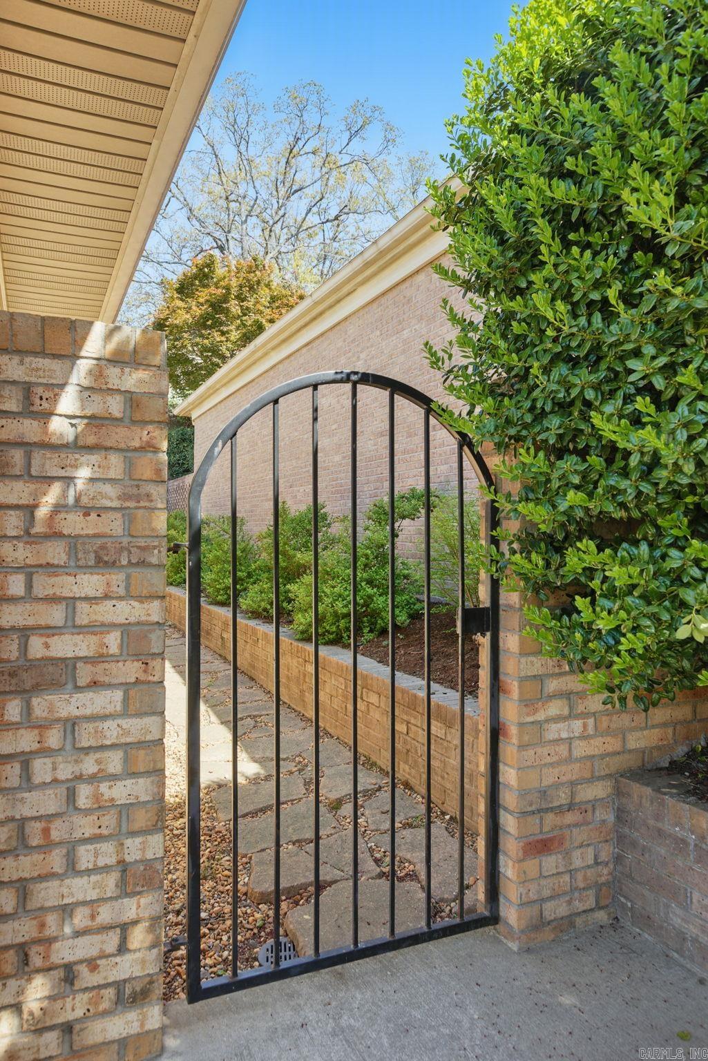 HUNTERS GREEN ESTATES - Residential