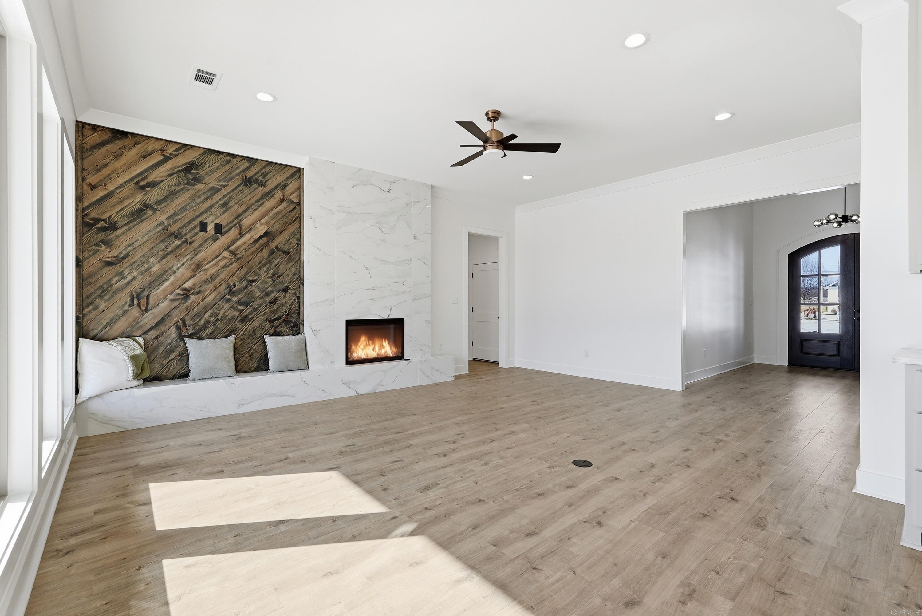 EAST MEADOW - Residential