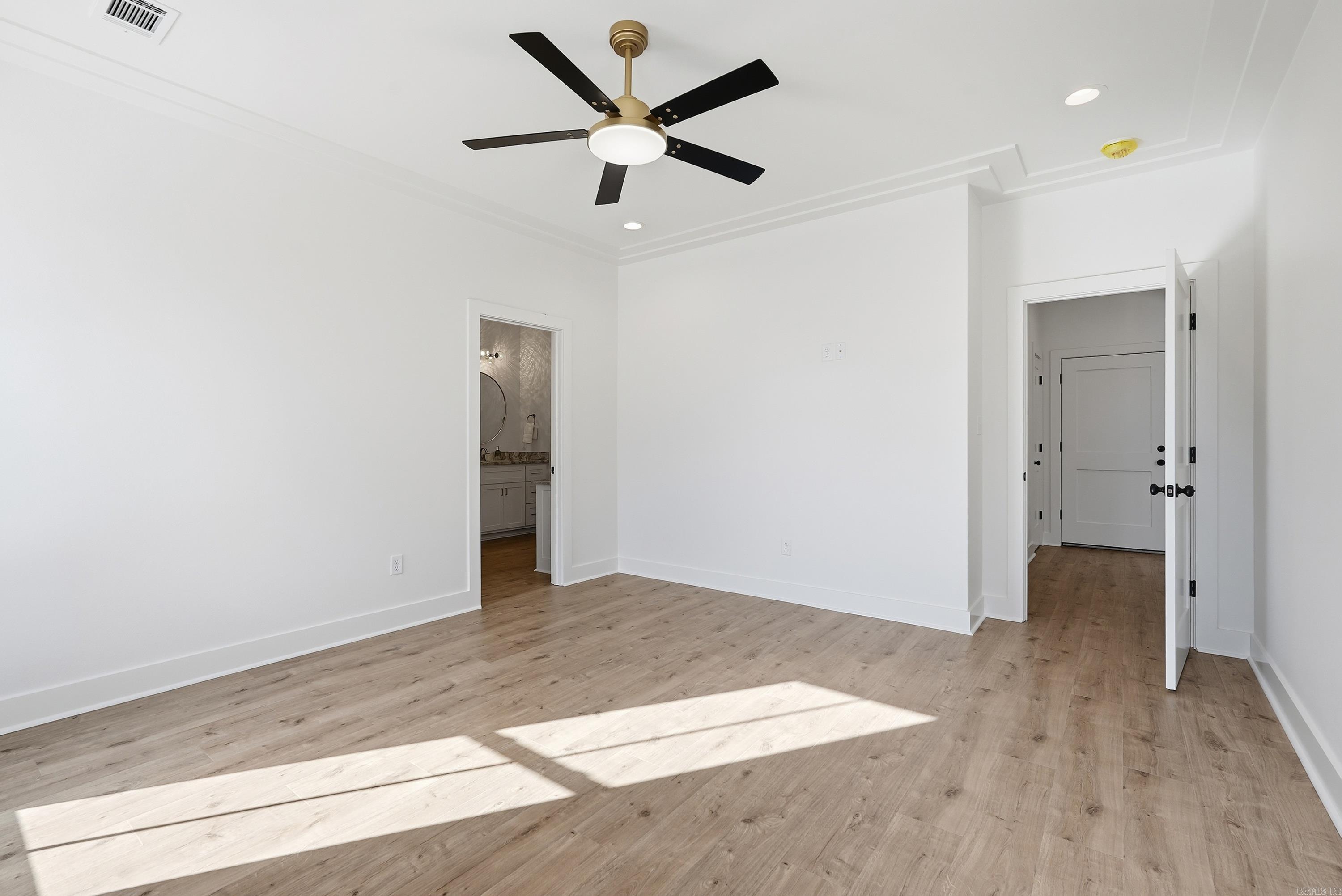 EAST MEADOW - Residential