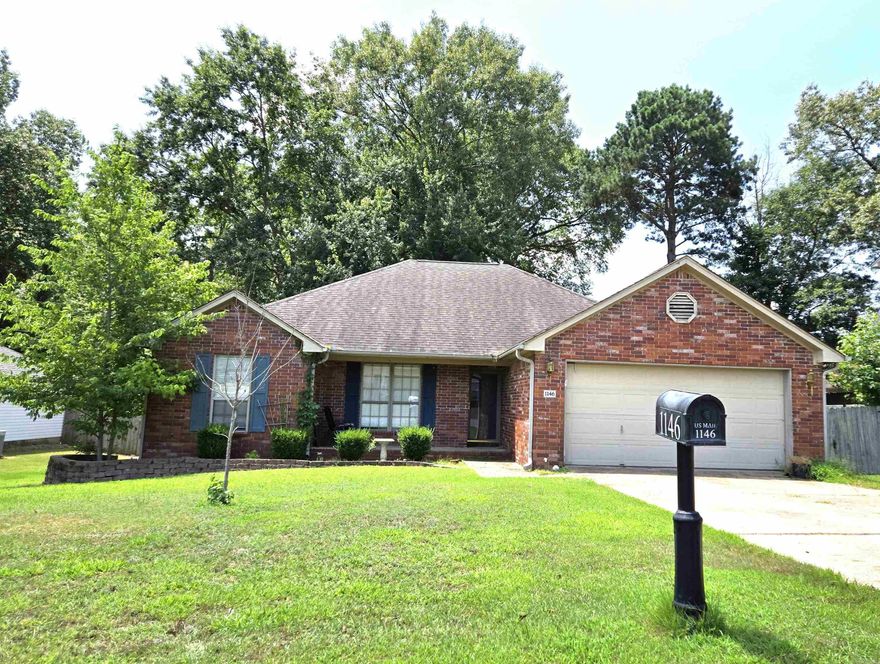 Adorable 3 bedroom/ 2 bath in the heart of Benton, in need of a new family to make it their home.  Large fenced-in back yard, with a small deck off the kitchen/dining room.  This home has tons of potential with your finishing touches.  New hot water heater and smart garage door opener.  Large master bedroom.  Master bath features double walk-in closets, whirlpool tub and tiled walk-in shower.  In addition to the laundry room, there are two pantries for ample storage space.  Text Listing Agent today for your private showing.