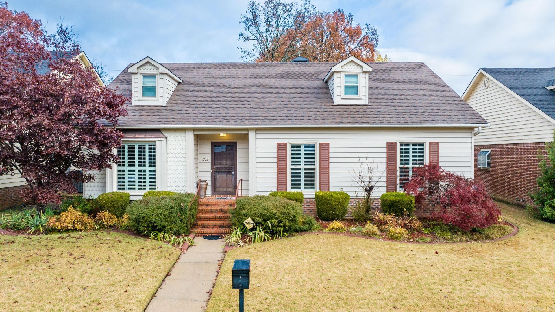 CHARMING TREASURE IN THE HEART OF WEST LITTLE ROCK! LOCATION! LOCATION! LOCATION! THIS CUTIE OFFERS BEAUTIFUL HARDWOOD FLOORS IN MAIN AREAS EXCEPT CARPETED BEDROOMS, HUGE LIVING AREA W/STATEMENT FIREPLACE & BUILT-INS,FORMAL DINING OR OFFICE,KITCHENETTE AREA, HUGE MASTER SUITE, PELLA āCRANK-OUTā WINDOWS, PLANTATION SHUTTERS, SOLID WOOD INTERIOR DOORS INCLUDING āPOCKET DOORā & SWINGING āBUTLERā DOOR, NEW GAS STOVE, NEW FRIDGE, WASHER & DRYER INCLUDED, PRIVATE PATIO/BACKYARD COURTYARD AREA, OVERSIZED GARAGE W/STORAGE,H/A INCLUDING NEW DUCT WORK IN 2022, MAINTENANCE-FREE EXTERIORā¦ALL ON A TUCKED PRIVATE STREET.