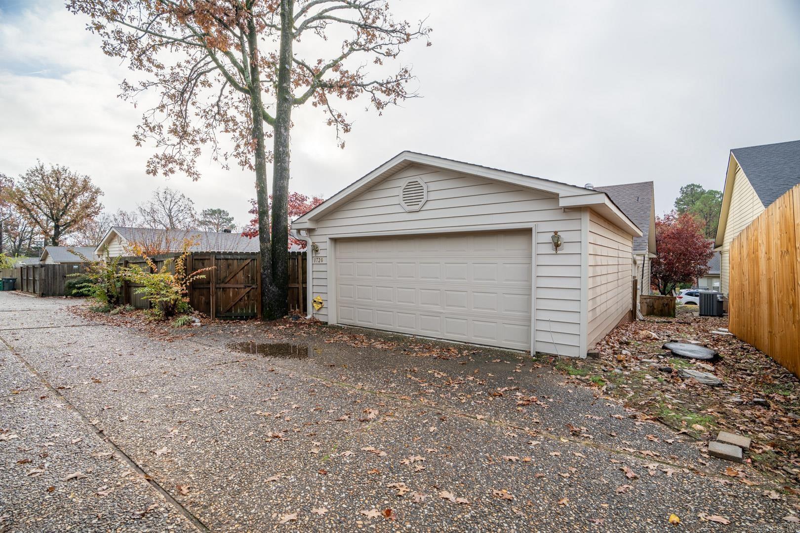 OAK HILL - Residential