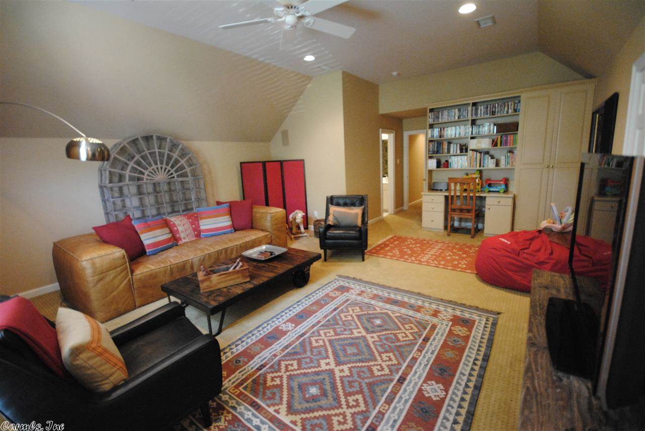 HICKORY CREEK - Residential