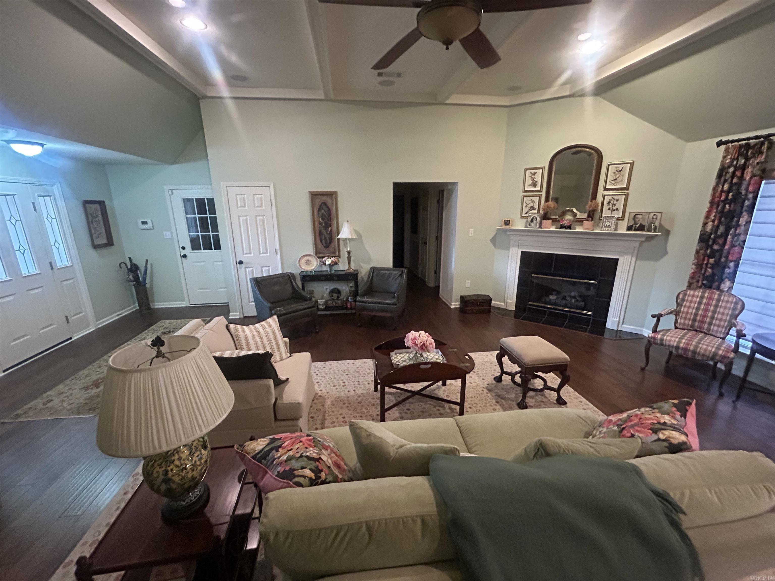 COUNTRY SQUIRE ADD - Residential