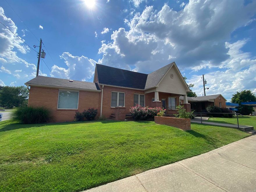 3,900 sqft feet that has adjoining 3 bedroom and 2 bath apartment with its own entrance and private back yard. Sitting on highway frontage just minutes from Mount Nebo State Park, Mount Magazine State Park and Petite Jean State Park! Come take a look at what this property can offer you.