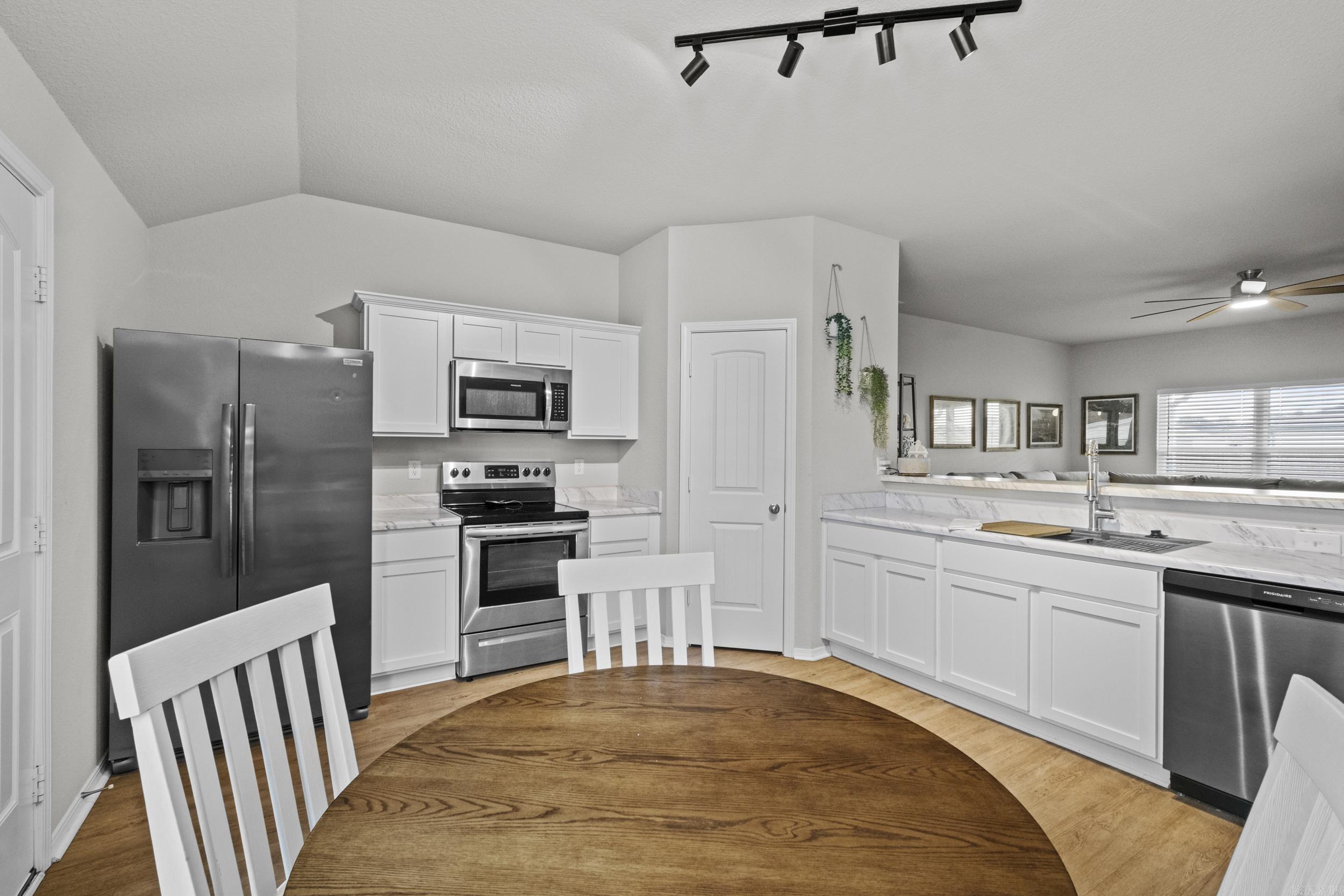 SOUTHFORK S/D - Residential