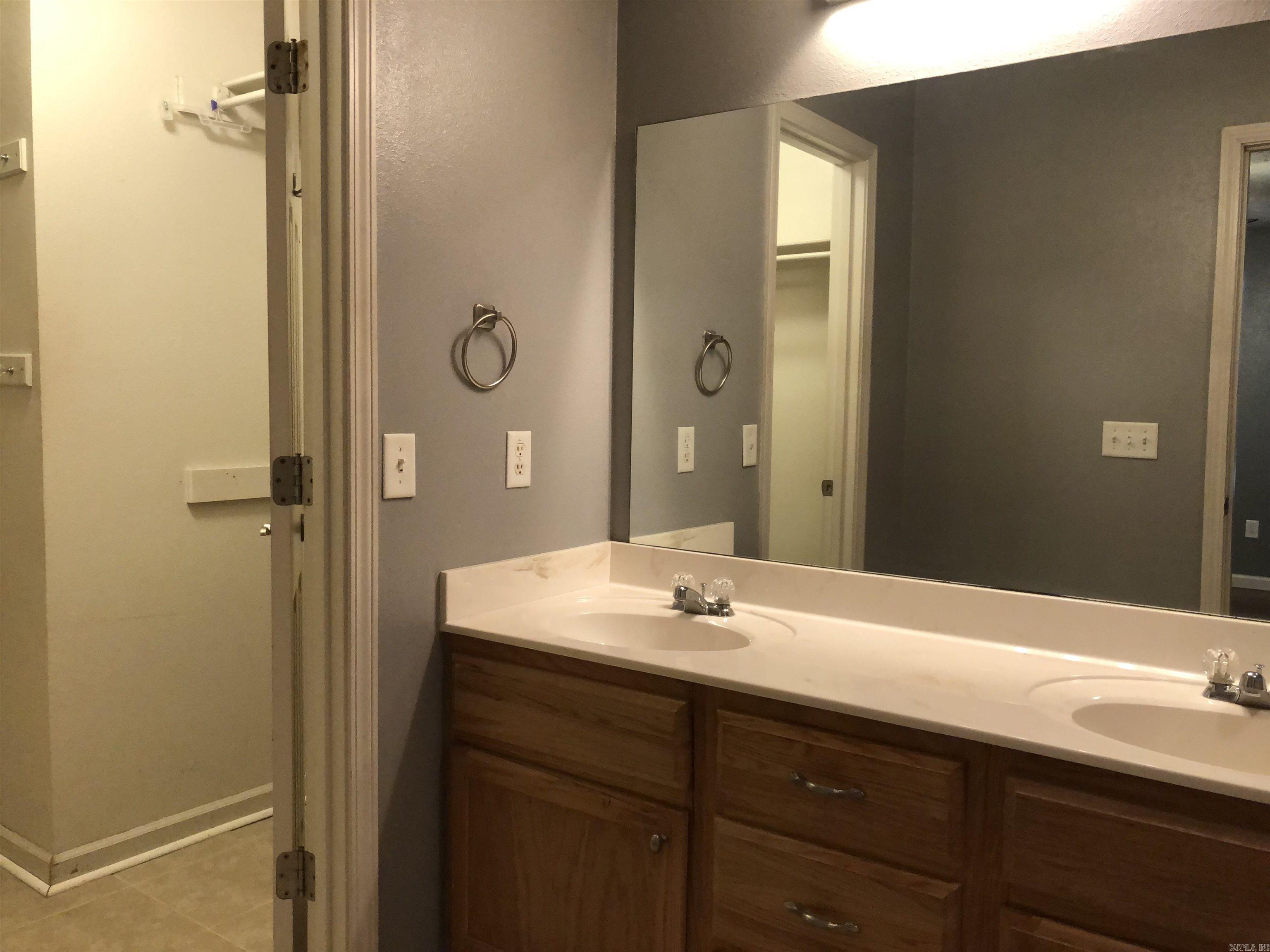 Justins Place - Residential Lease