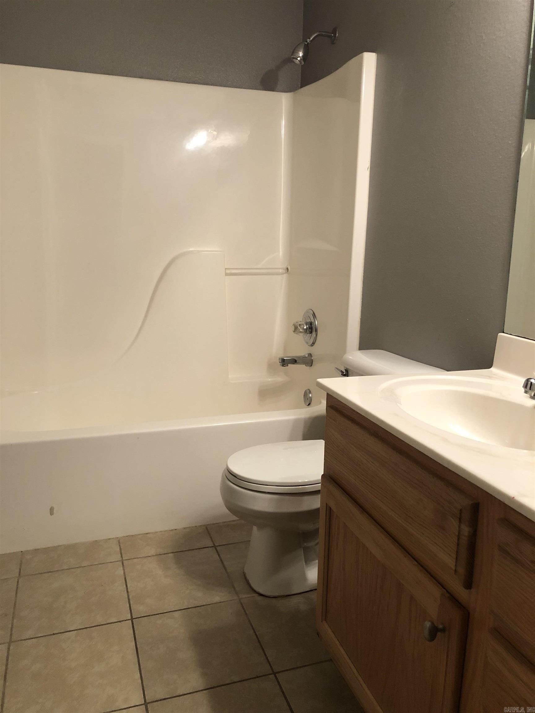 Justins Place - Residential Lease