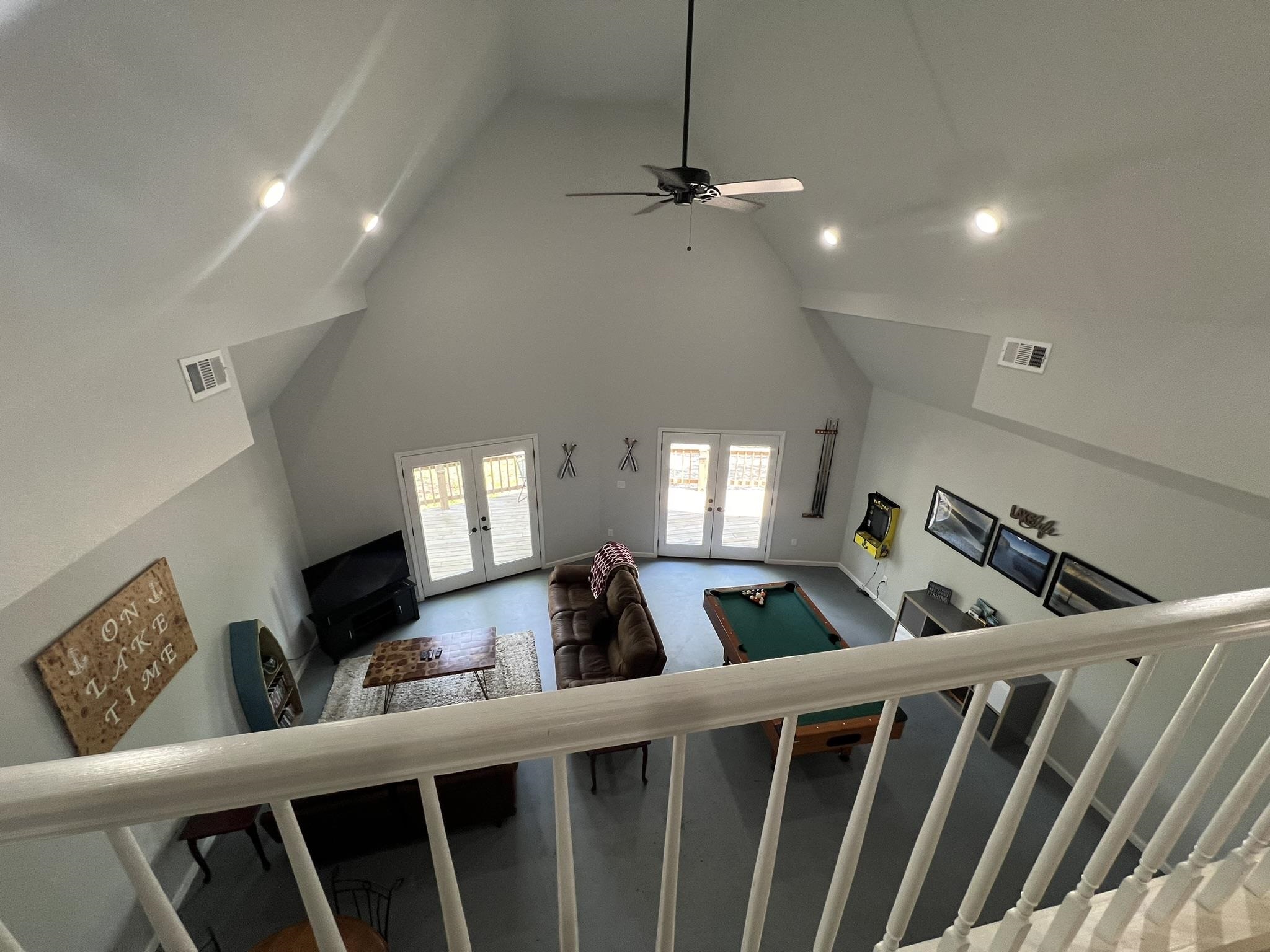 WOODLAND HILLS - Residential