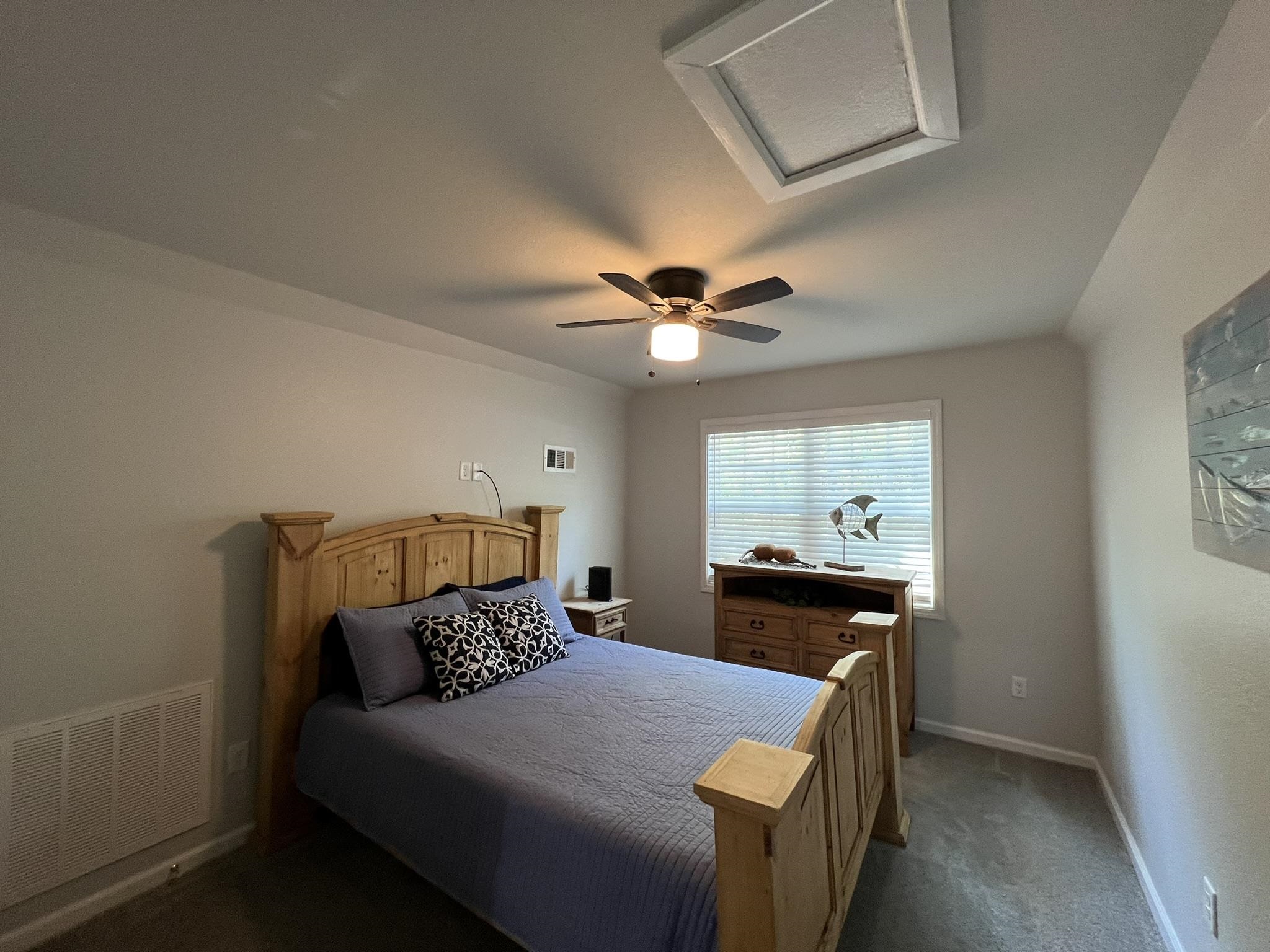 WOODLAND HILLS - Residential