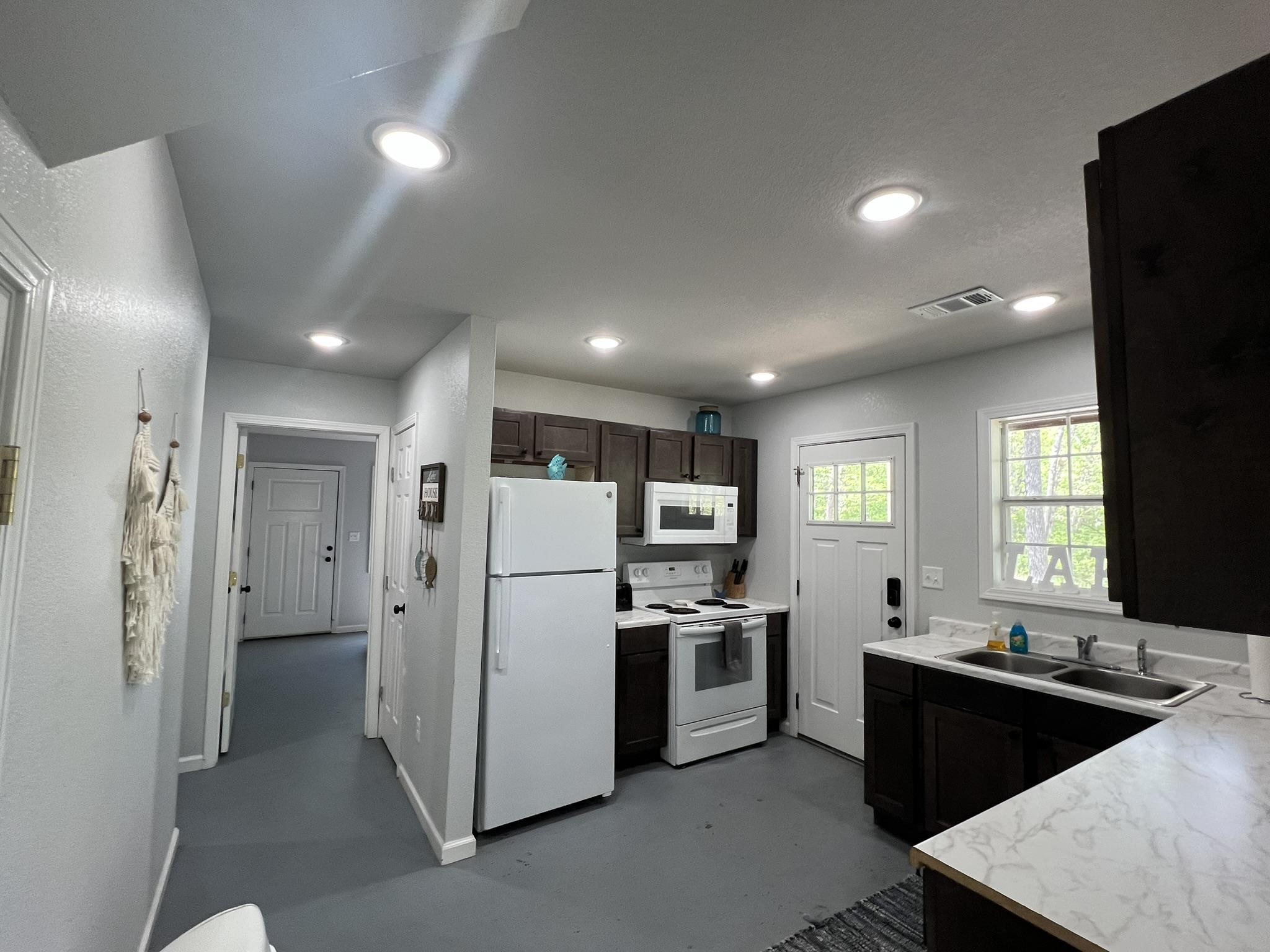 WOODLAND HILLS - Residential