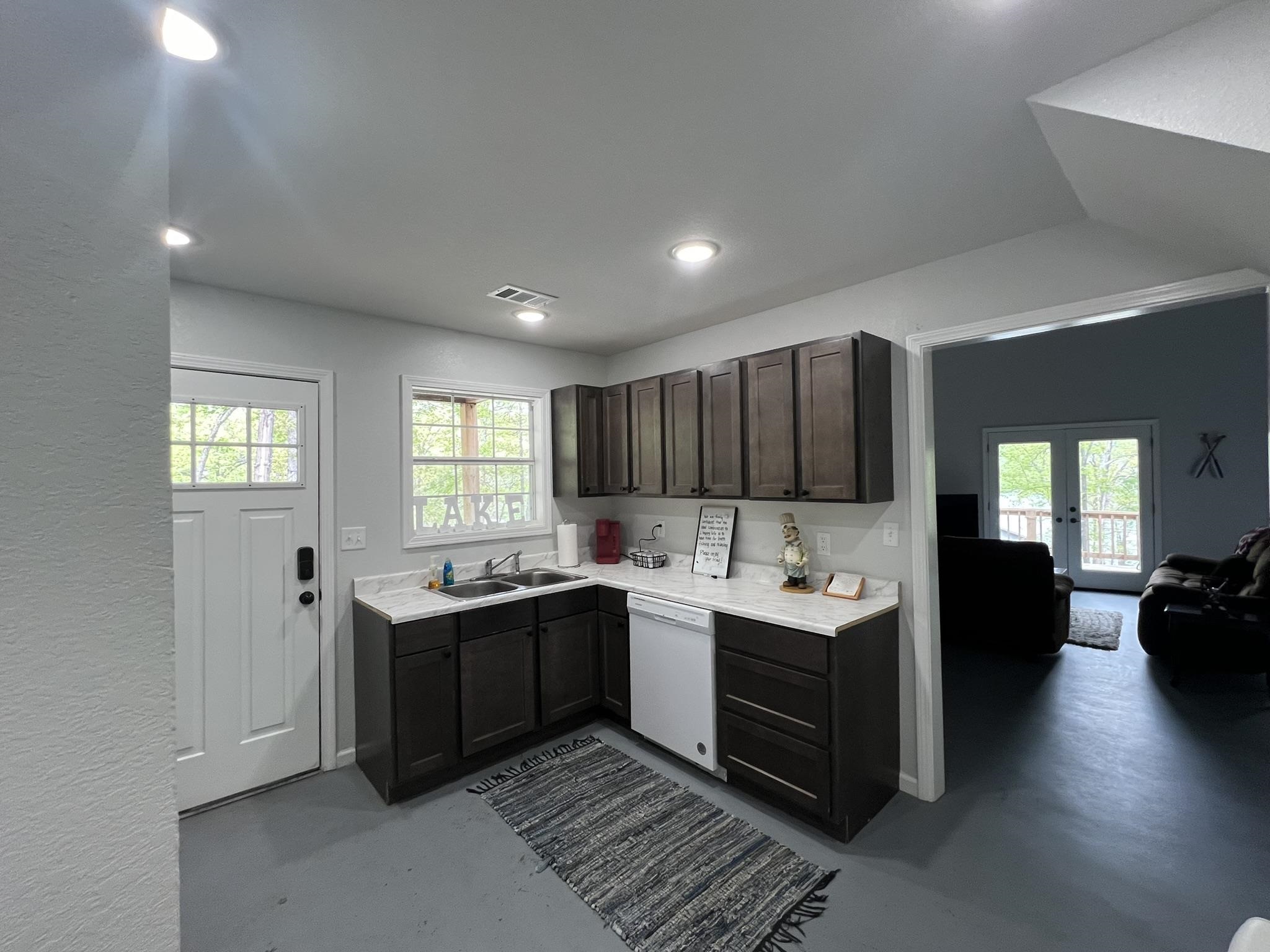 WOODLAND HILLS - Residential