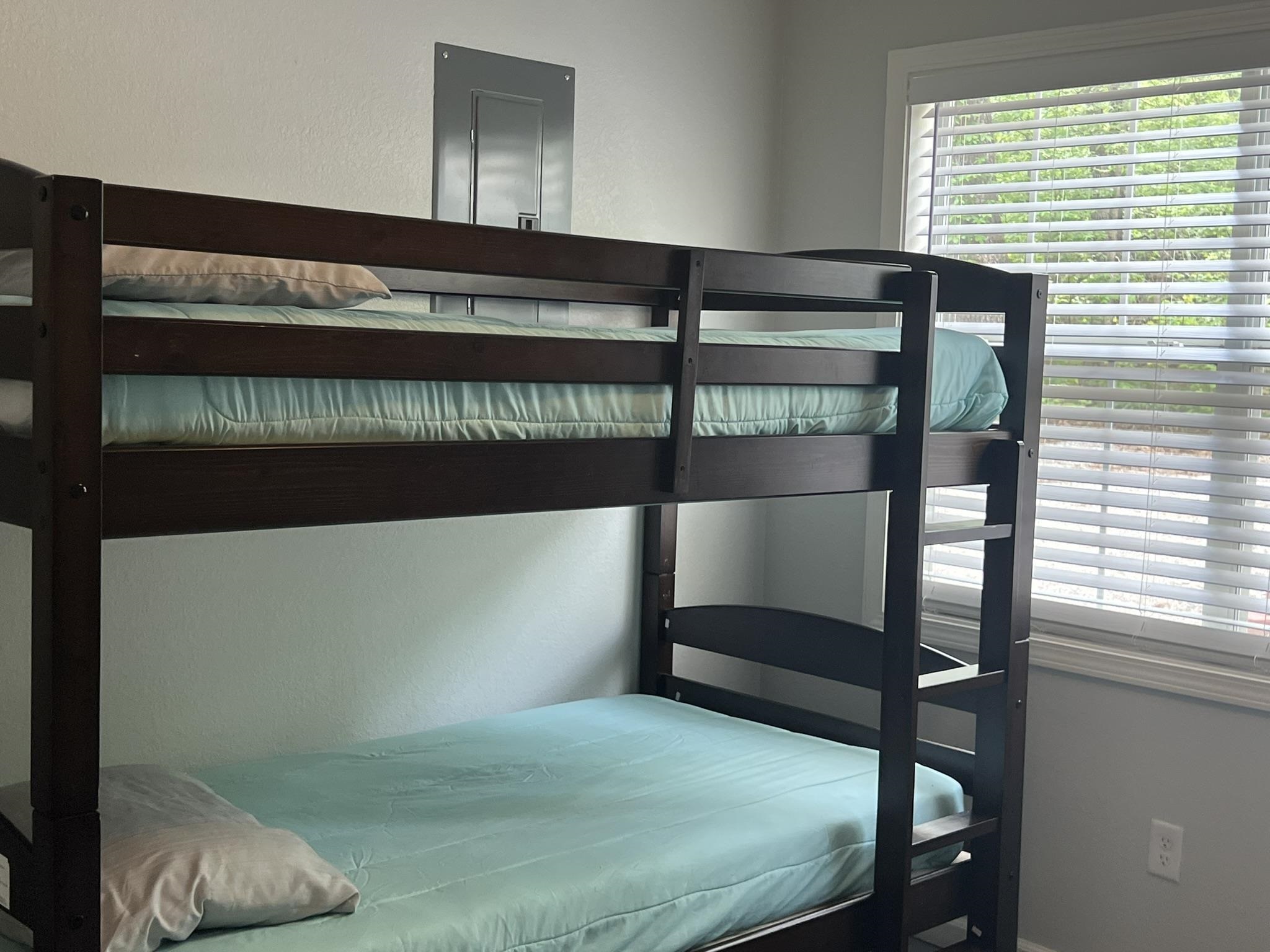 WOODLAND HILLS - Residential