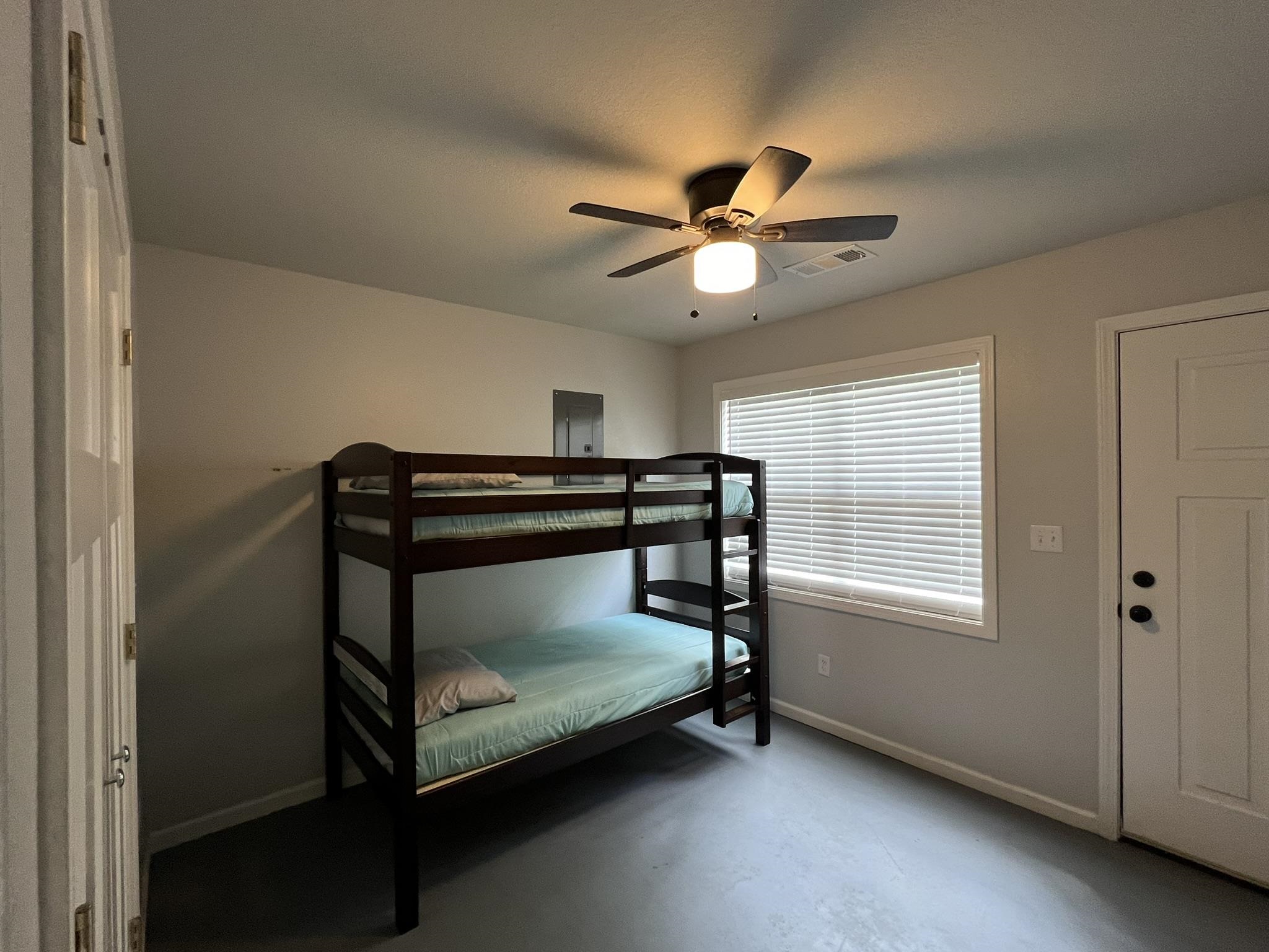 WOODLAND HILLS - Residential