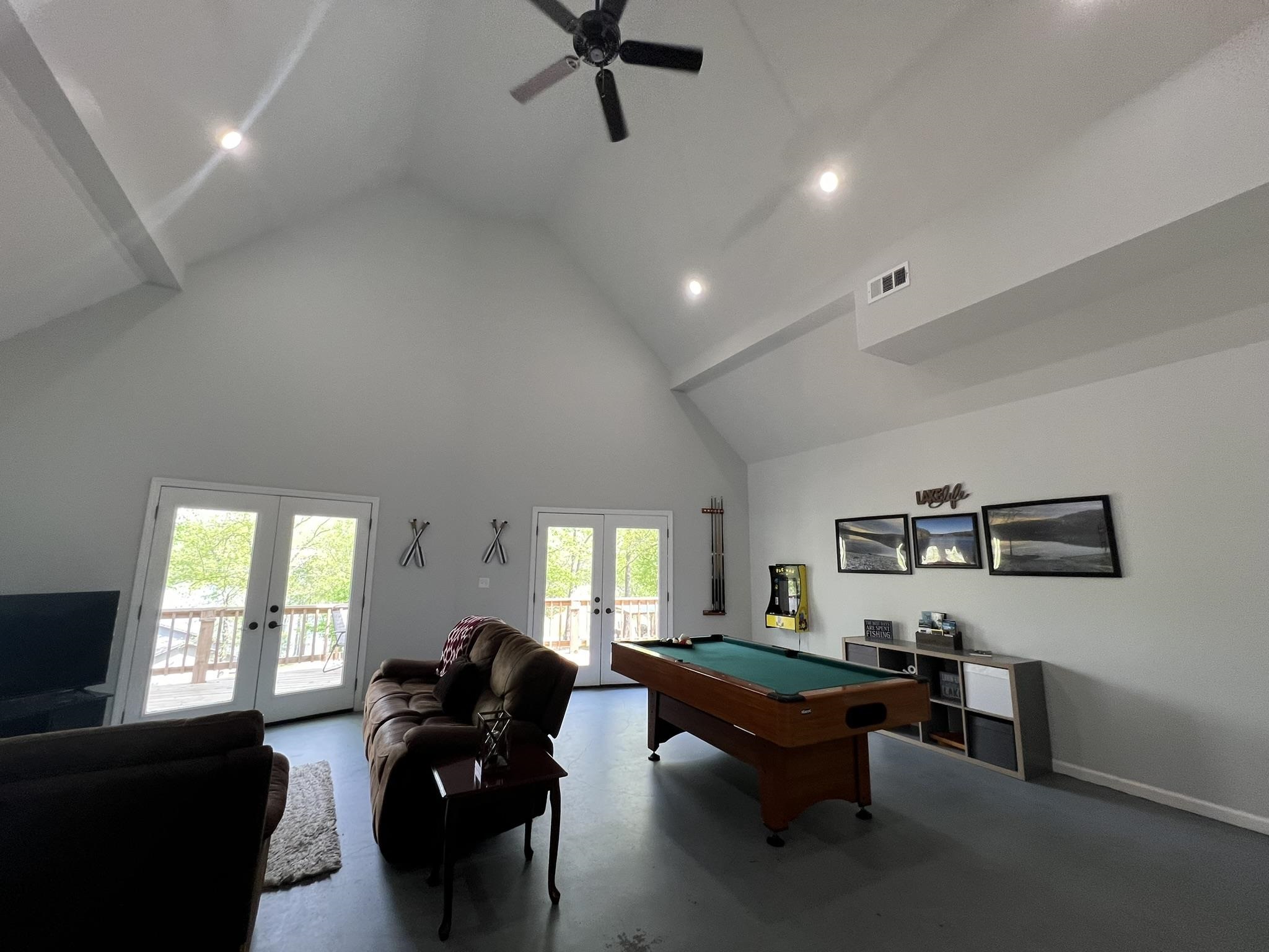 WOODLAND HILLS - Residential