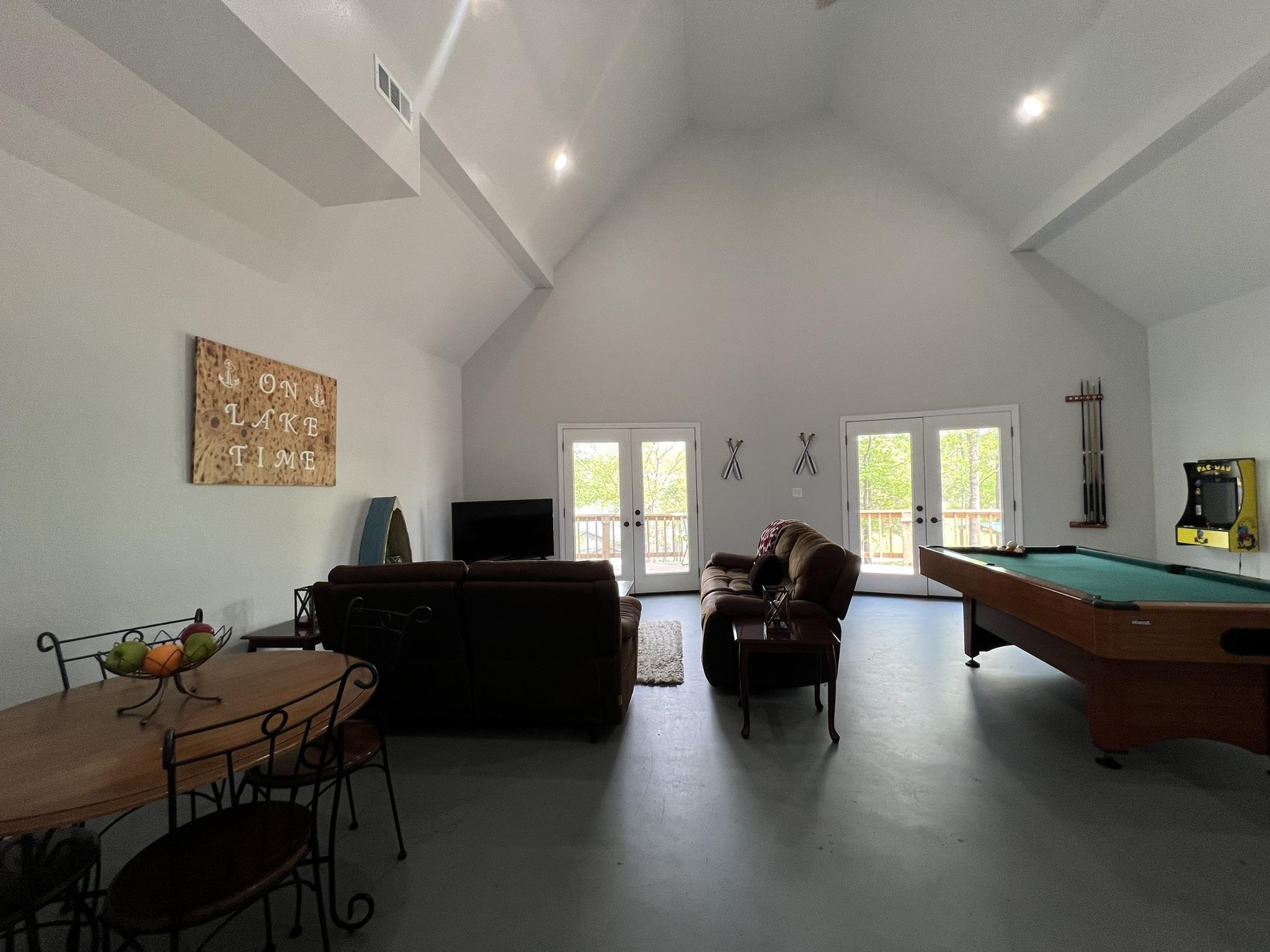 WOODLAND HILLS - Residential