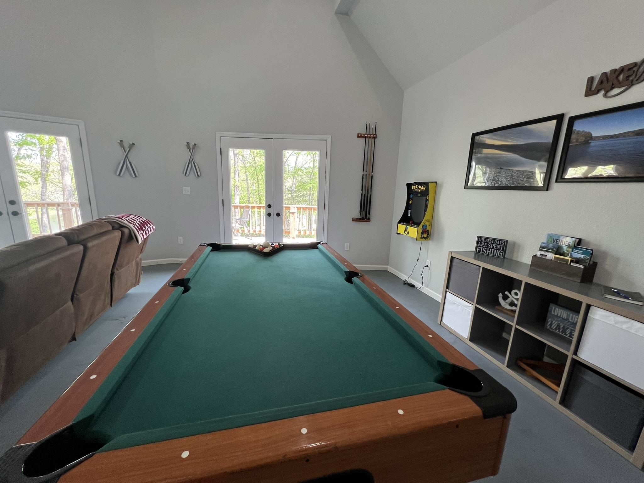 WOODLAND HILLS - Residential