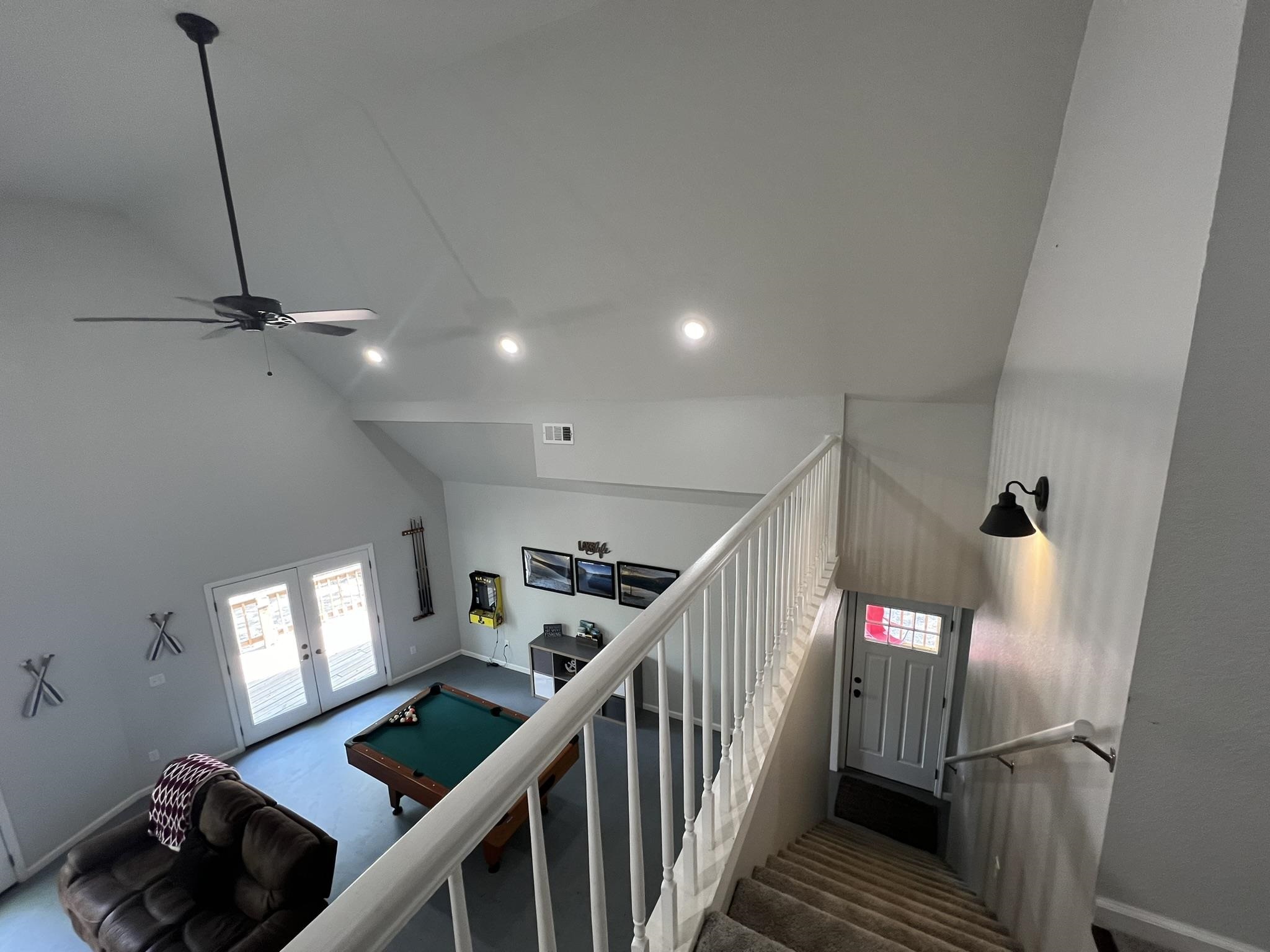 WOODLAND HILLS - Residential