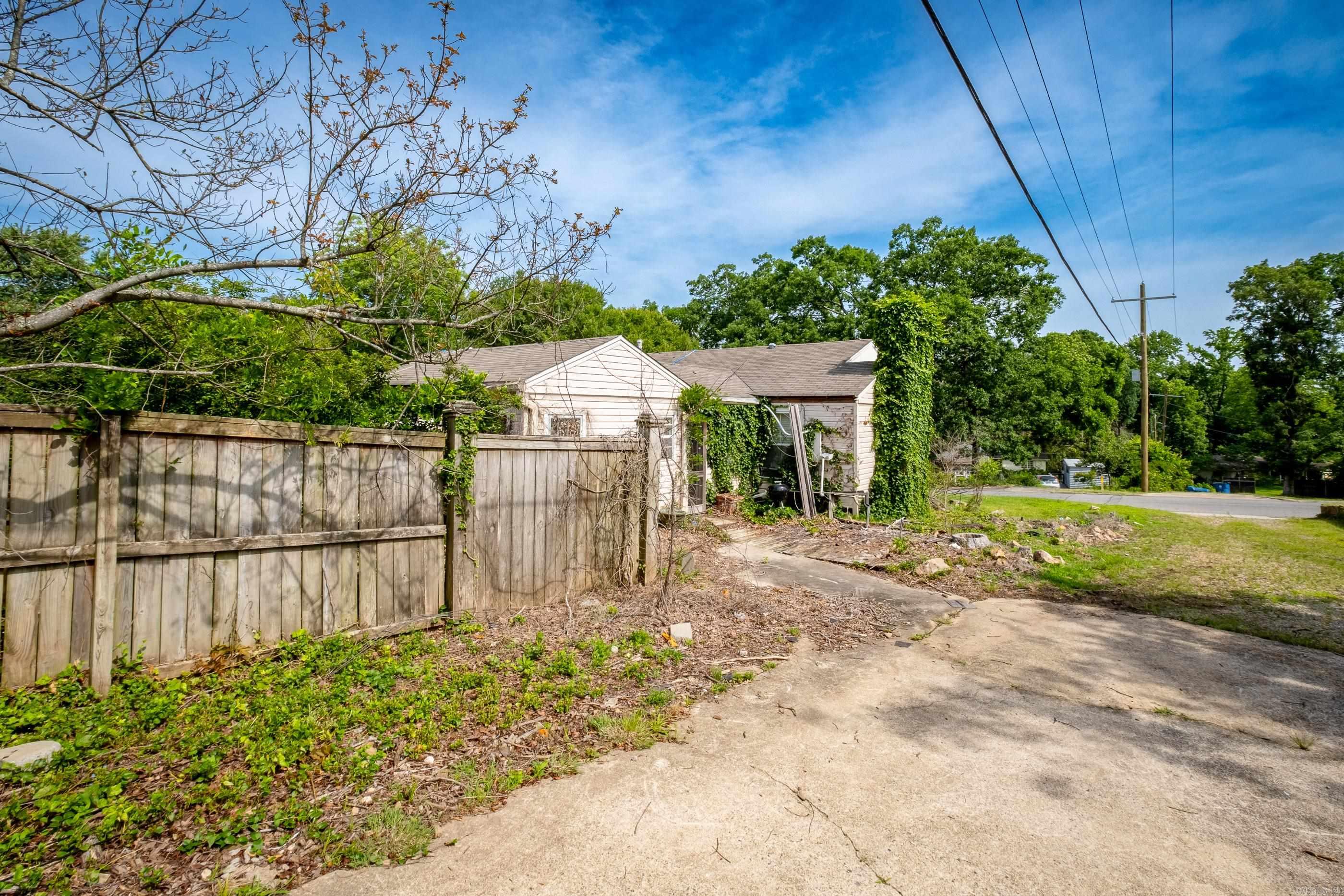 KINGWOOD PLACE - Residential