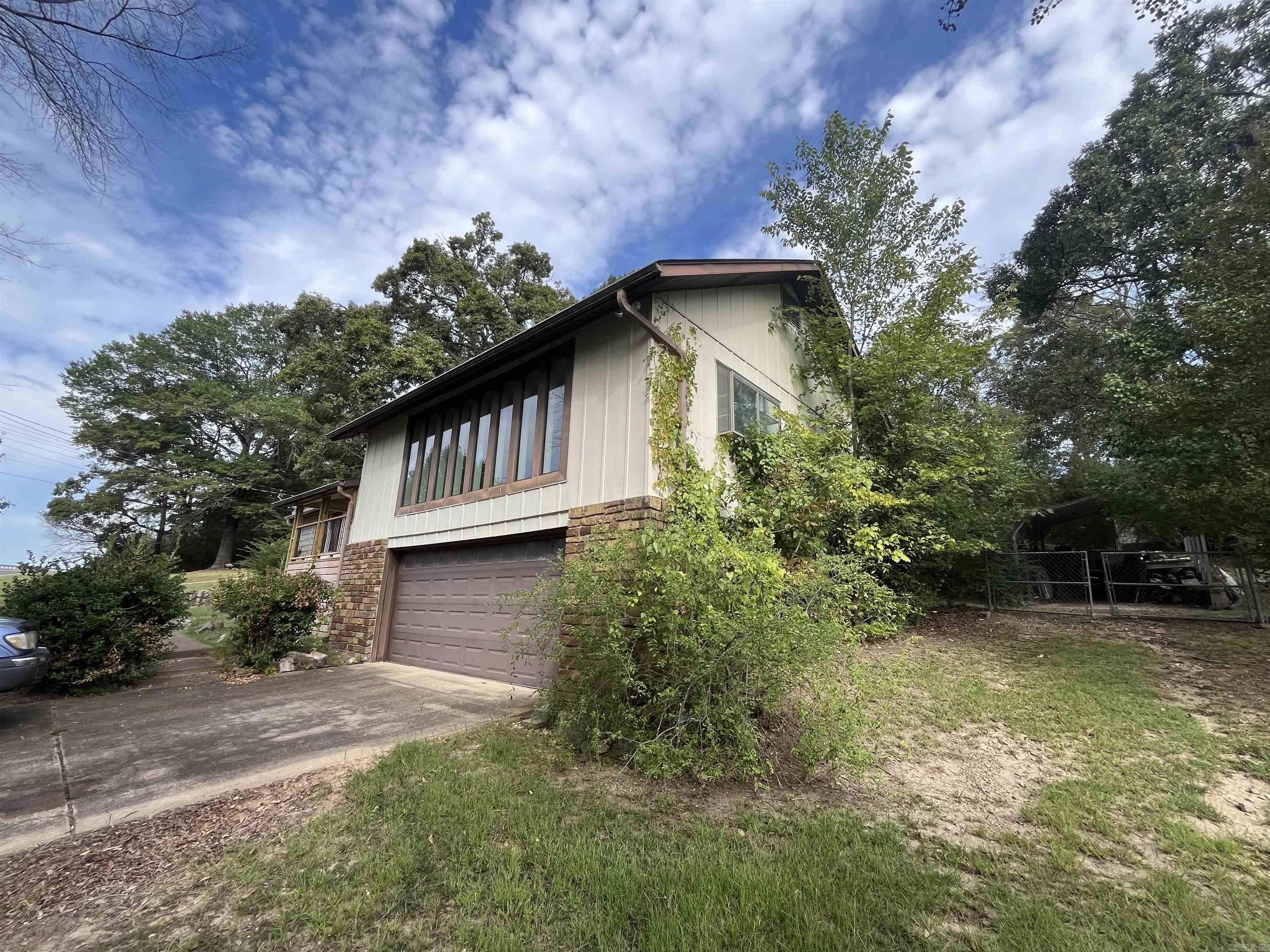 Uplatted Hot Springs - Residential