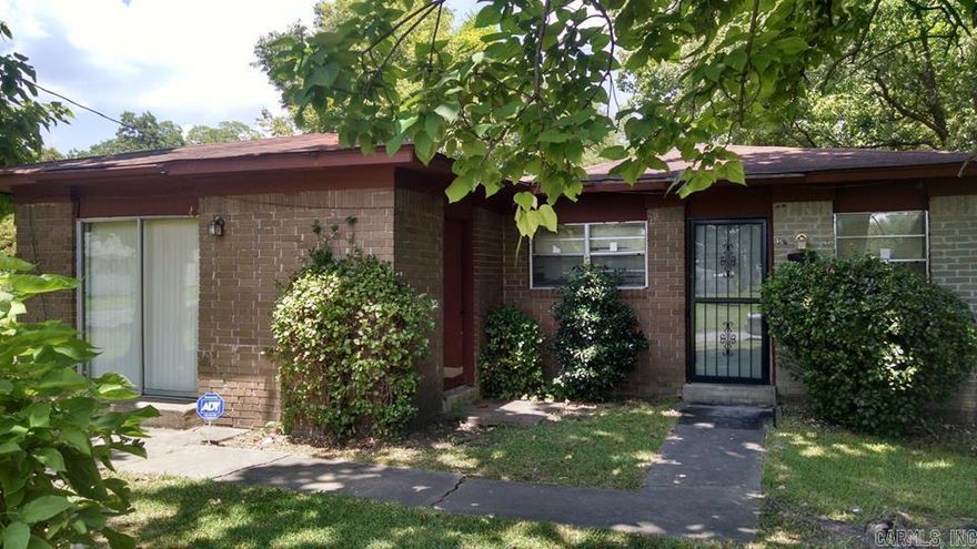 CHARMING HOME WHICH HAS 4 BEDROOMS AND 1.5 BATHS. HOUSE BUILT IN 1973 AND ONLY HAD ONE OWNER. EAT-IN KITCHEN, WASHER AND DRYER CONNECTIONS, FENCED YARD, FAMILY ROOM, SPACIOUS KITCHEN WITH APPLIANCES, STORAGE BUILDING IN BACK YARD, SECURITY DOORS, SLIDING GLASS DOORS, CEILING FANS, CENTRAL AIR/HEAT, WINDOW TREATMENTS. THIS HOUSE IS A "MUST SEE" MAKE AN APPOINTMENT TO VIEW TODAY. THANK YOU.