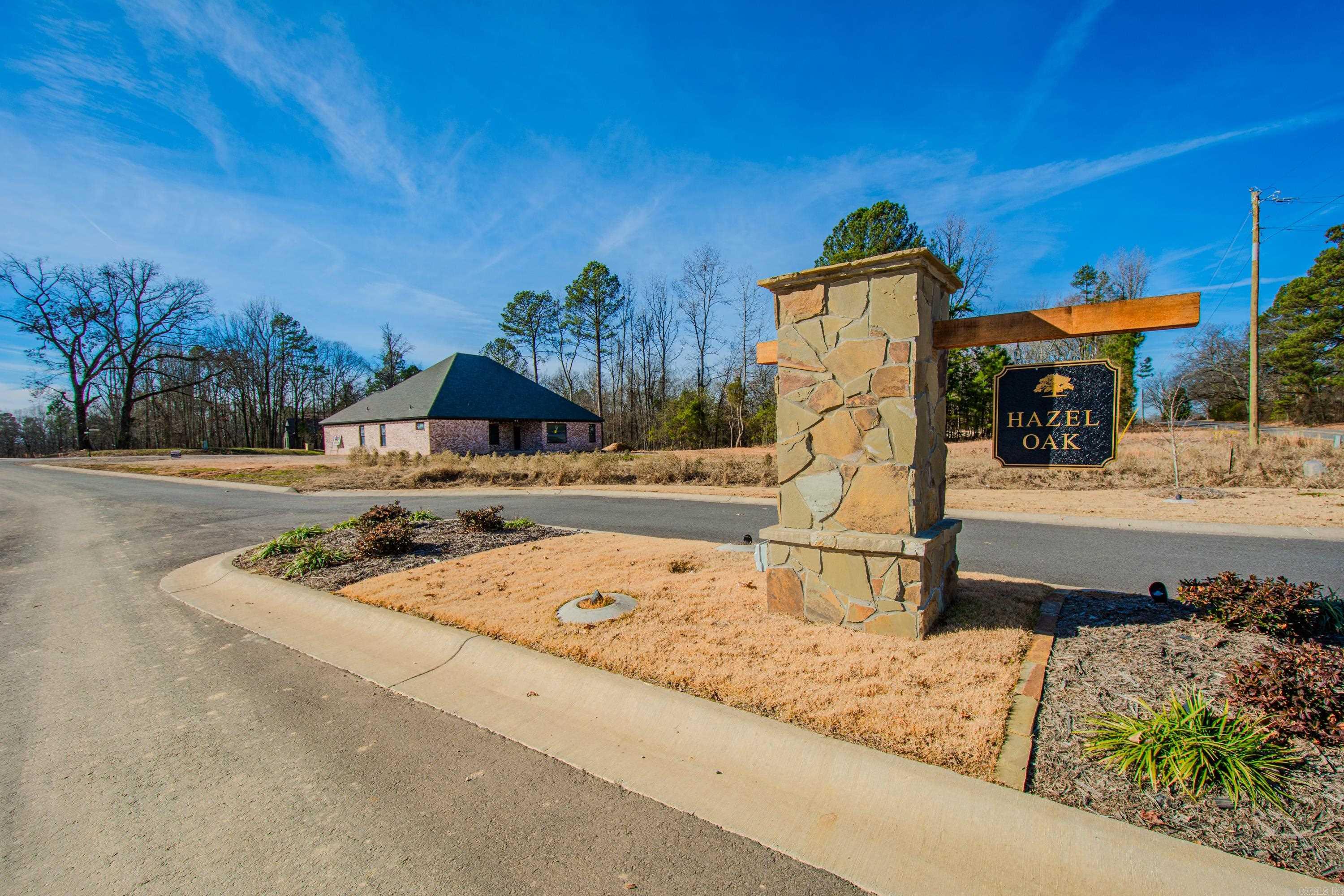 HAZEL OAK - Land