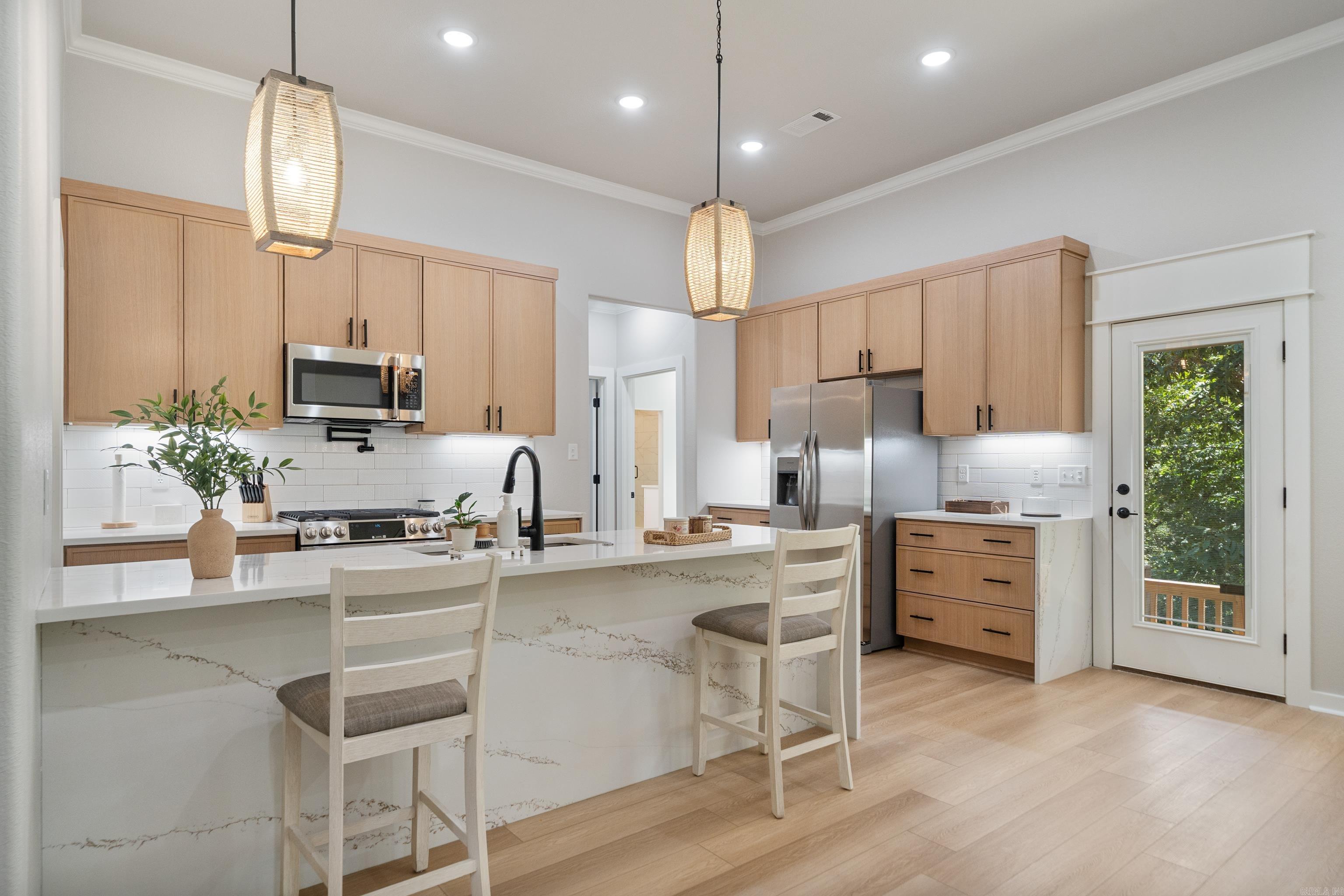 LAKE FOREST SHORES - Residential