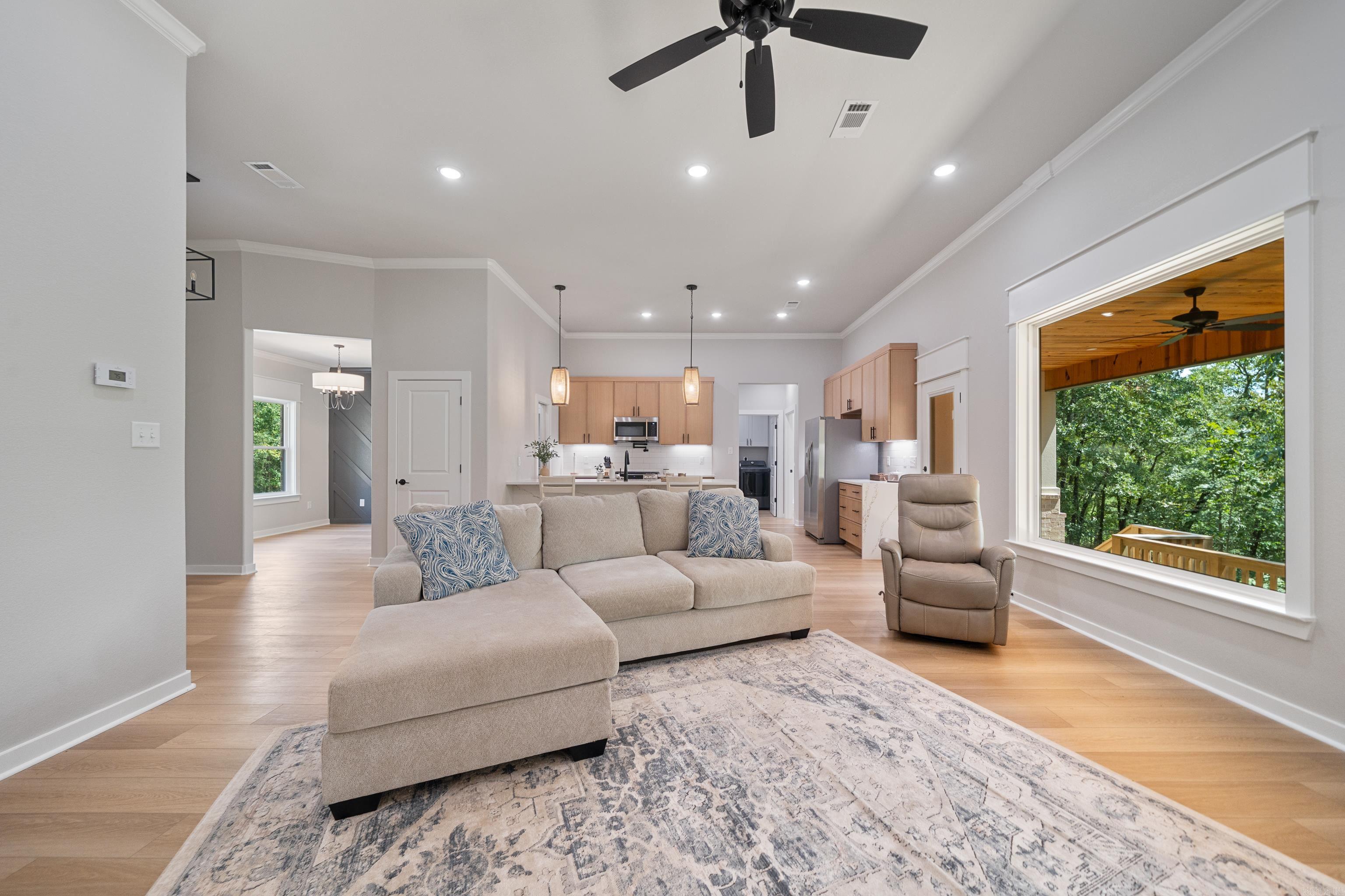 LAKE FOREST SHORES - Residential