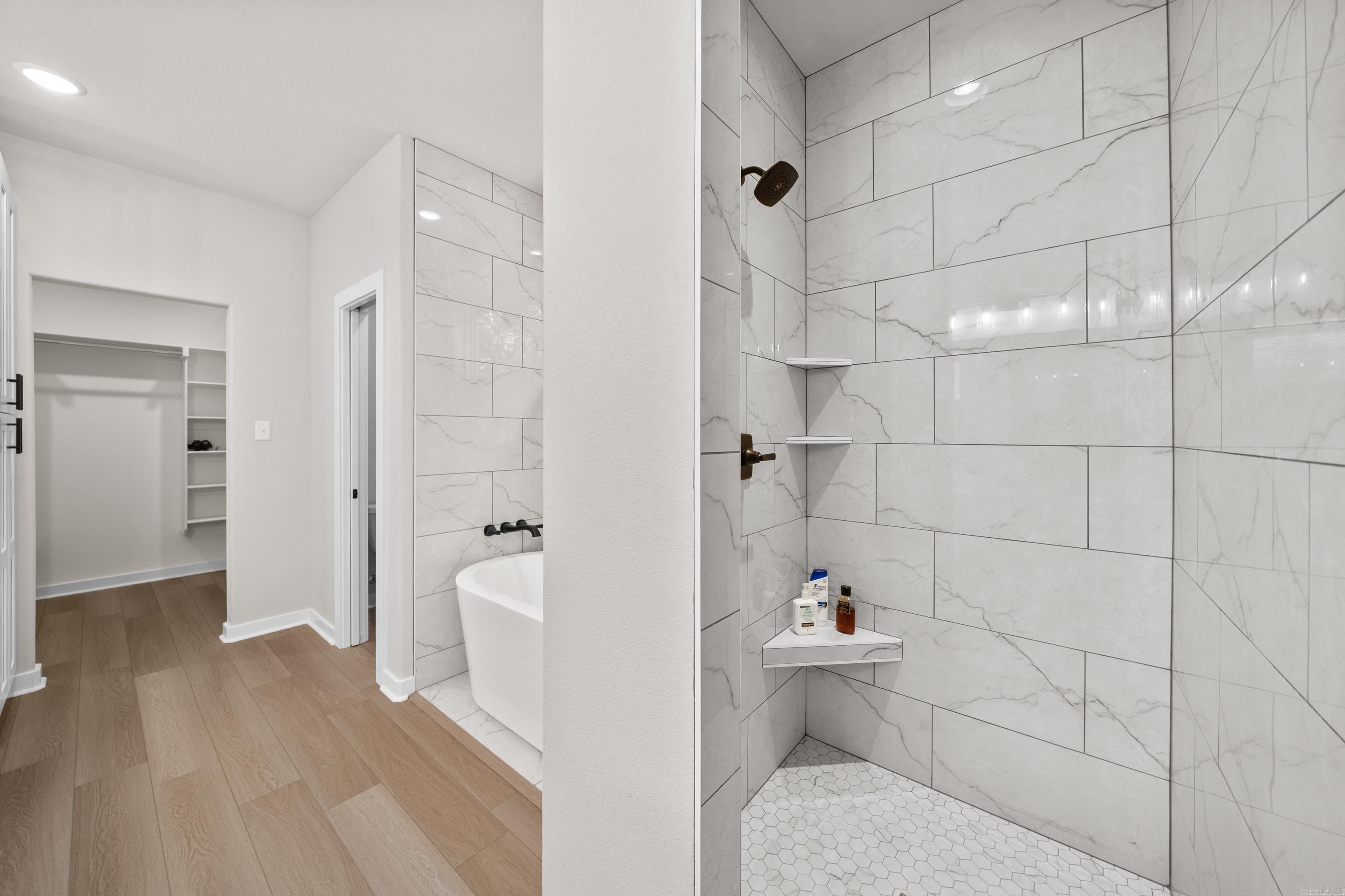 LAKE FOREST SHORES - Residential