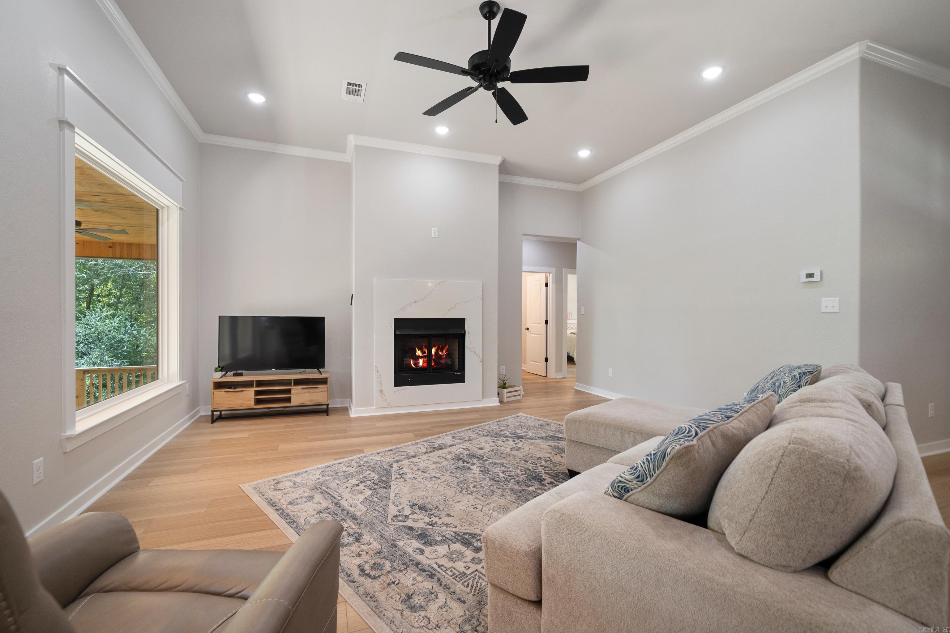 LAKE FOREST SHORES - Residential