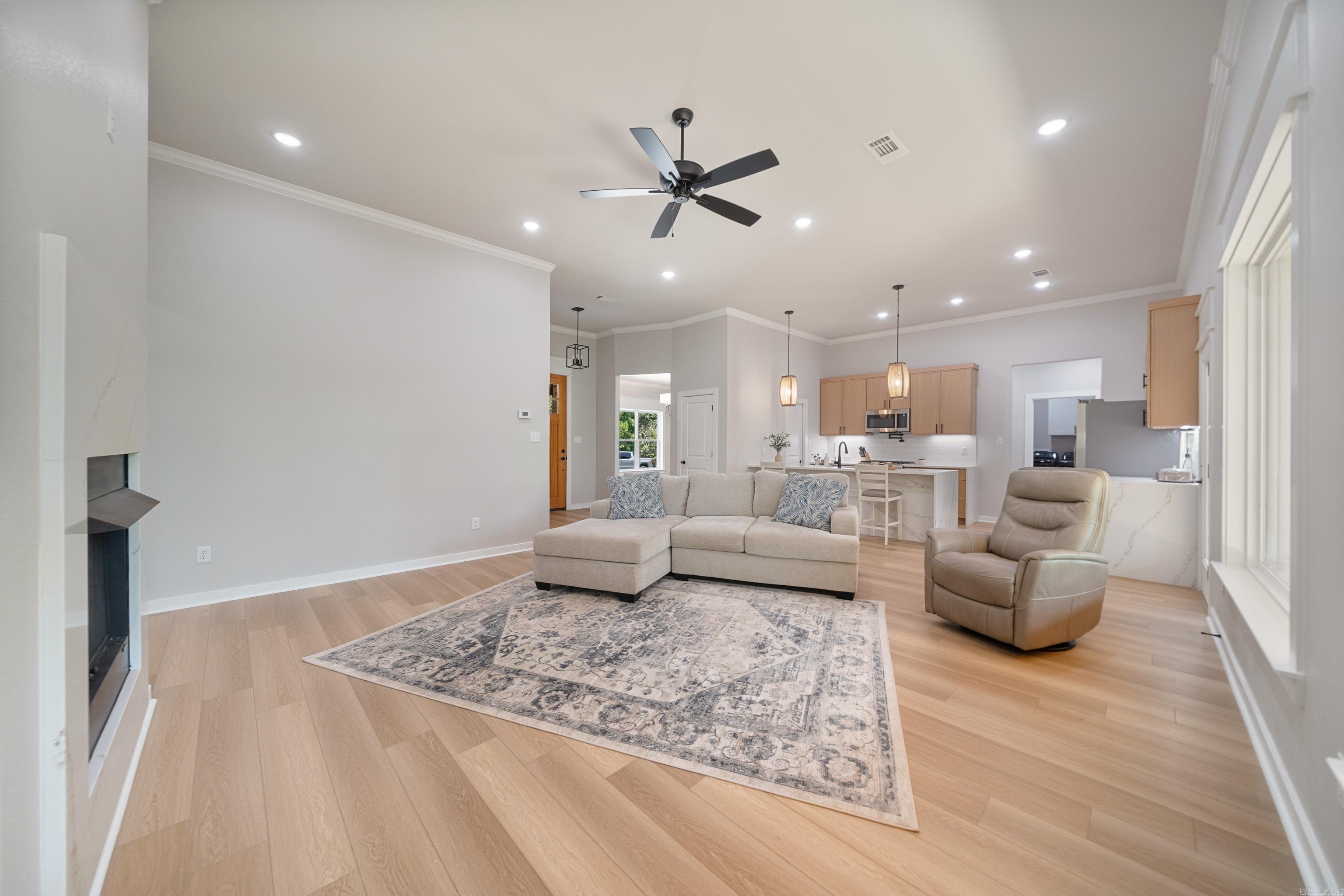 LAKE FOREST SHORES - Residential