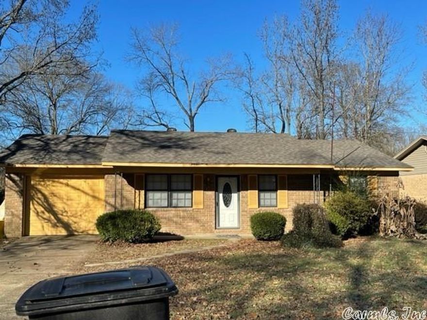 Newly remolded 3 bedroom 1.5 bathroom rental! Close to LRAFB. Call today for a show!