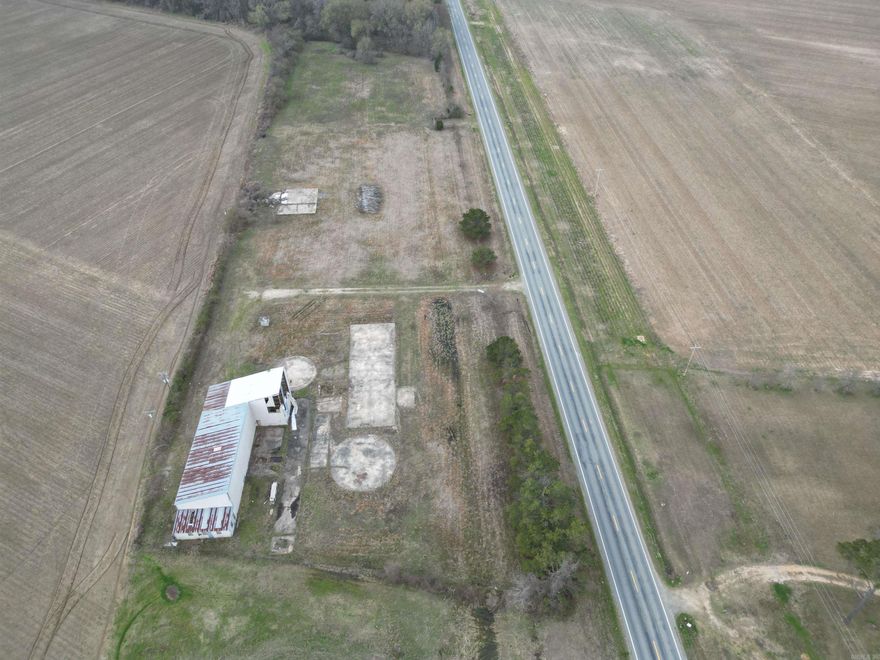 Take a look at this diamond in the rough.... approximately 4.5 acres!!!! Highway 82 E Frontage!! LARGE building(aprox.. 4500+/- Square ft under roof)!! Approximately 11,000+/- sq feet in outside concrete!! Deep Well!! Multiple power hookups on property!!! This property was once used as a saw mill. The opportunities are endless with this property! Let's make this land yours!