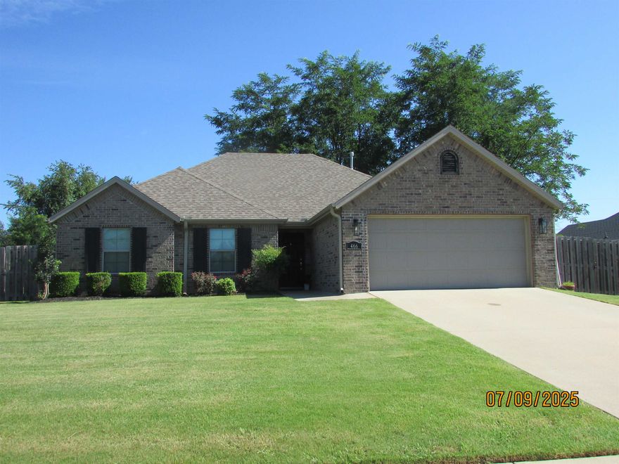 Pride of ownership shows in this beauty. Split floor plan. Nice size primary bedroom and primary bath features a jetted tub, separate shower and double closets. Privacy fenced backyard.