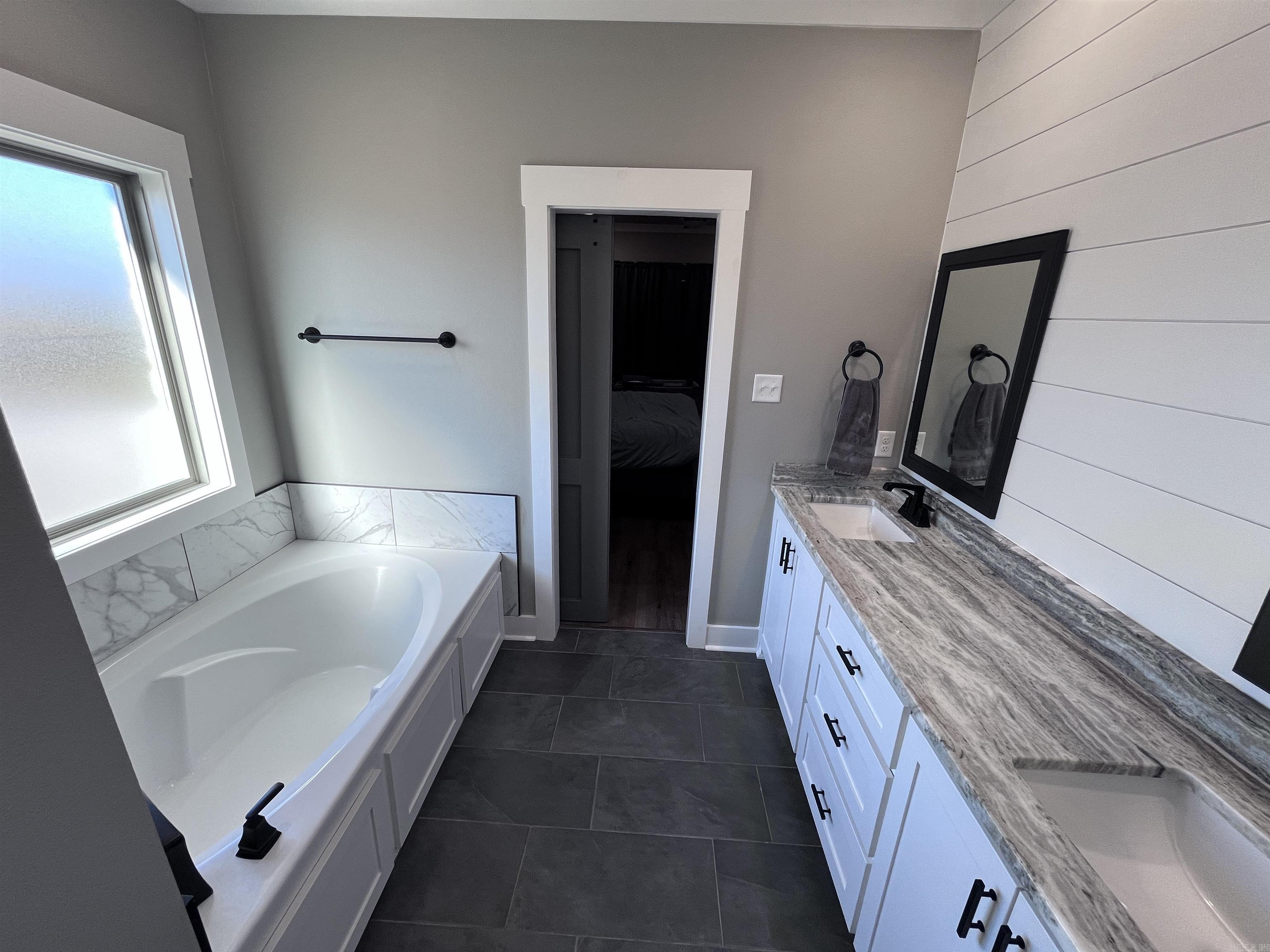 MOUNT TABOR ESTATES - Residential Lease