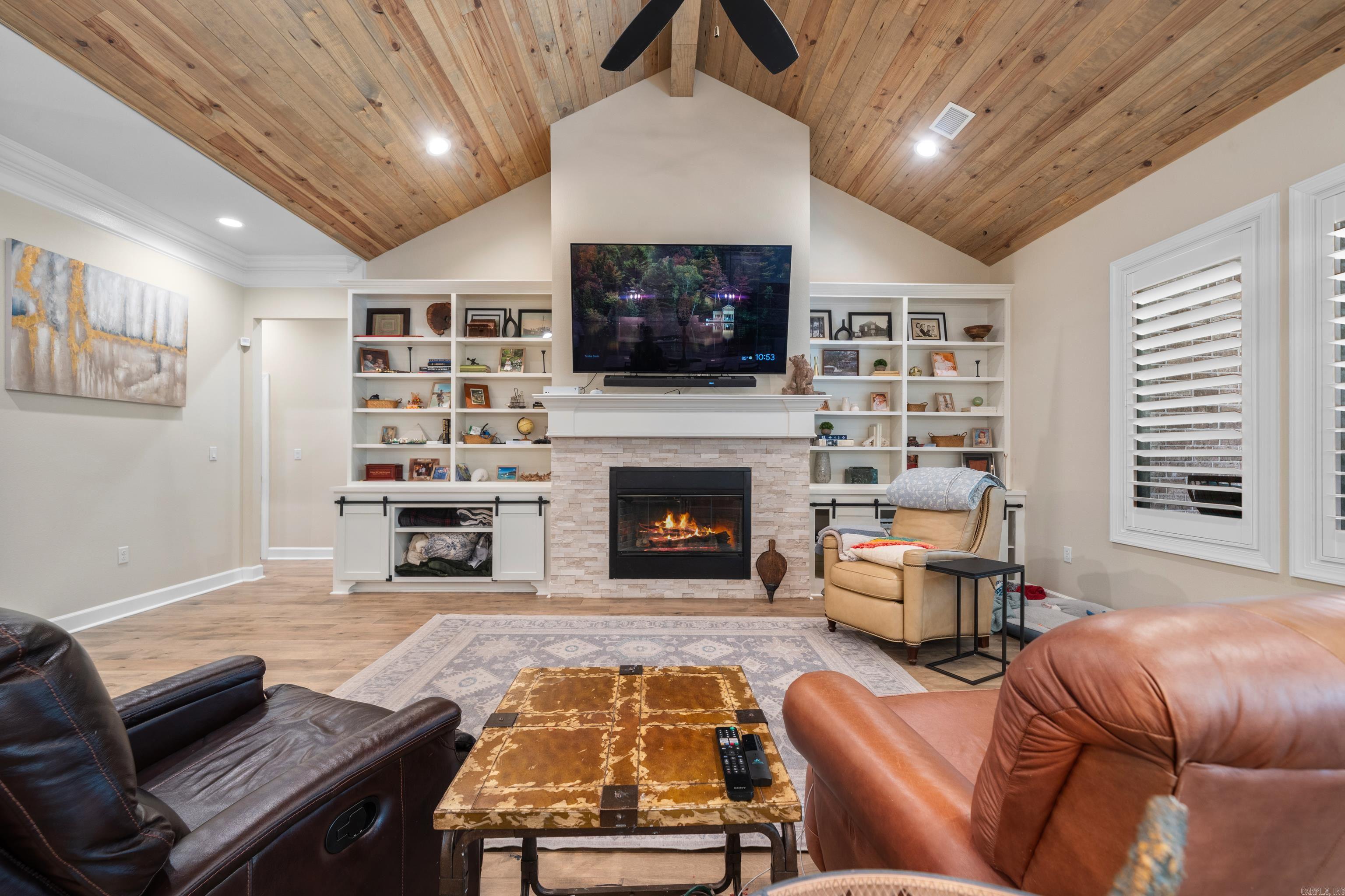 ARLINGTON PARK - Residential