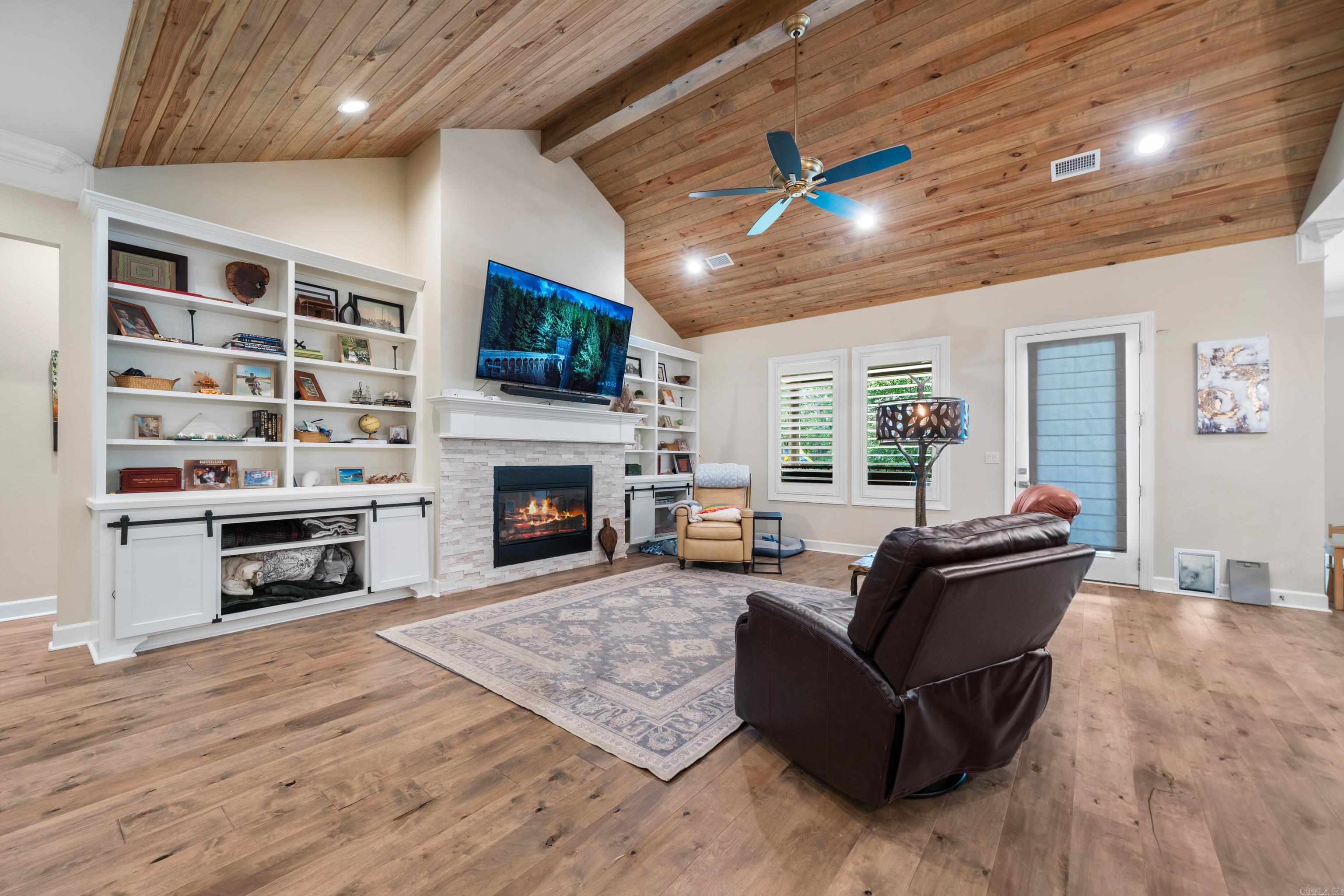 ARLINGTON PARK - Residential