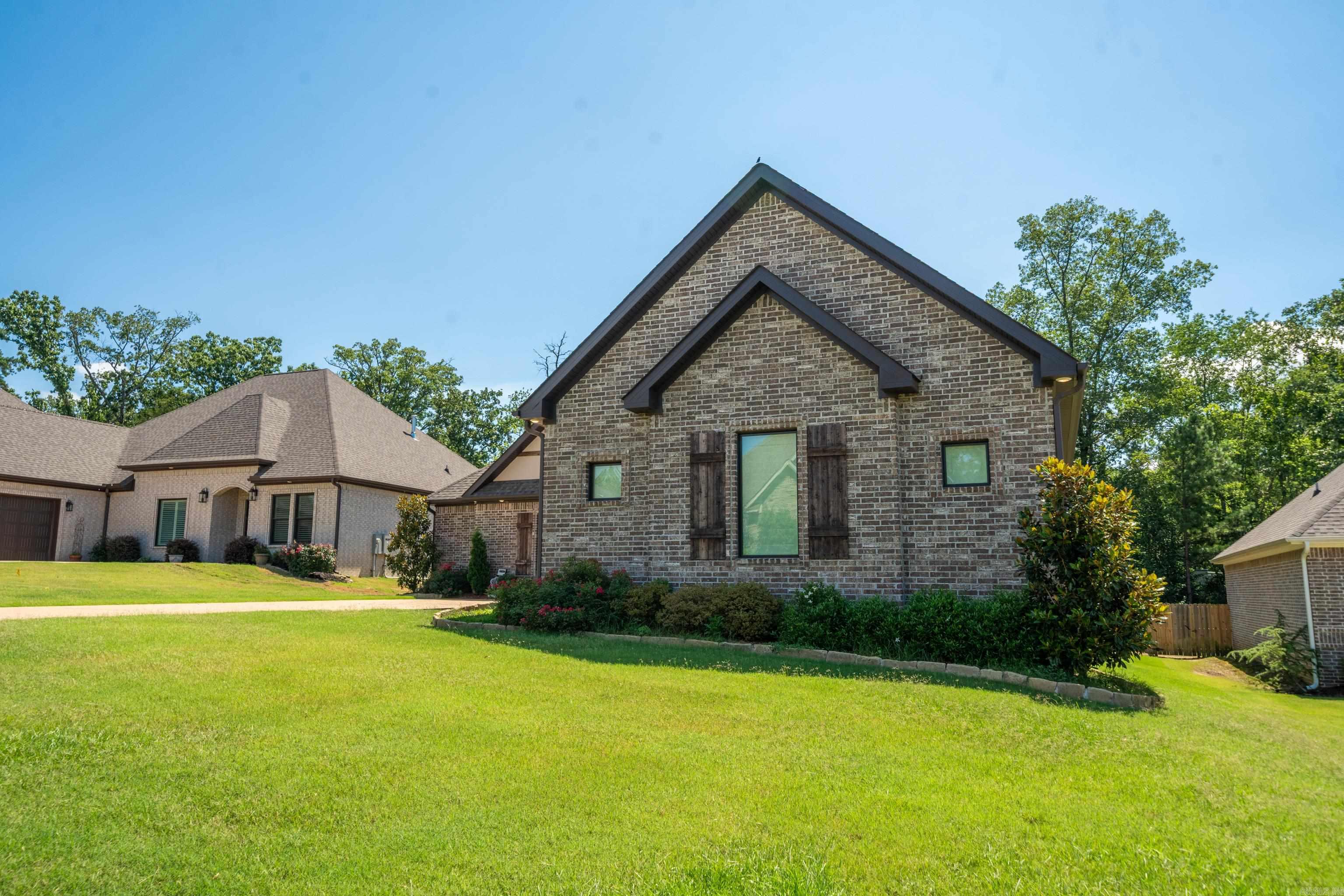 ARLINGTON PARK - Residential