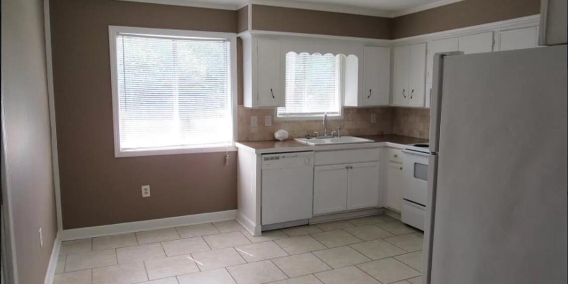 Earl Lakeside - Residential Lease