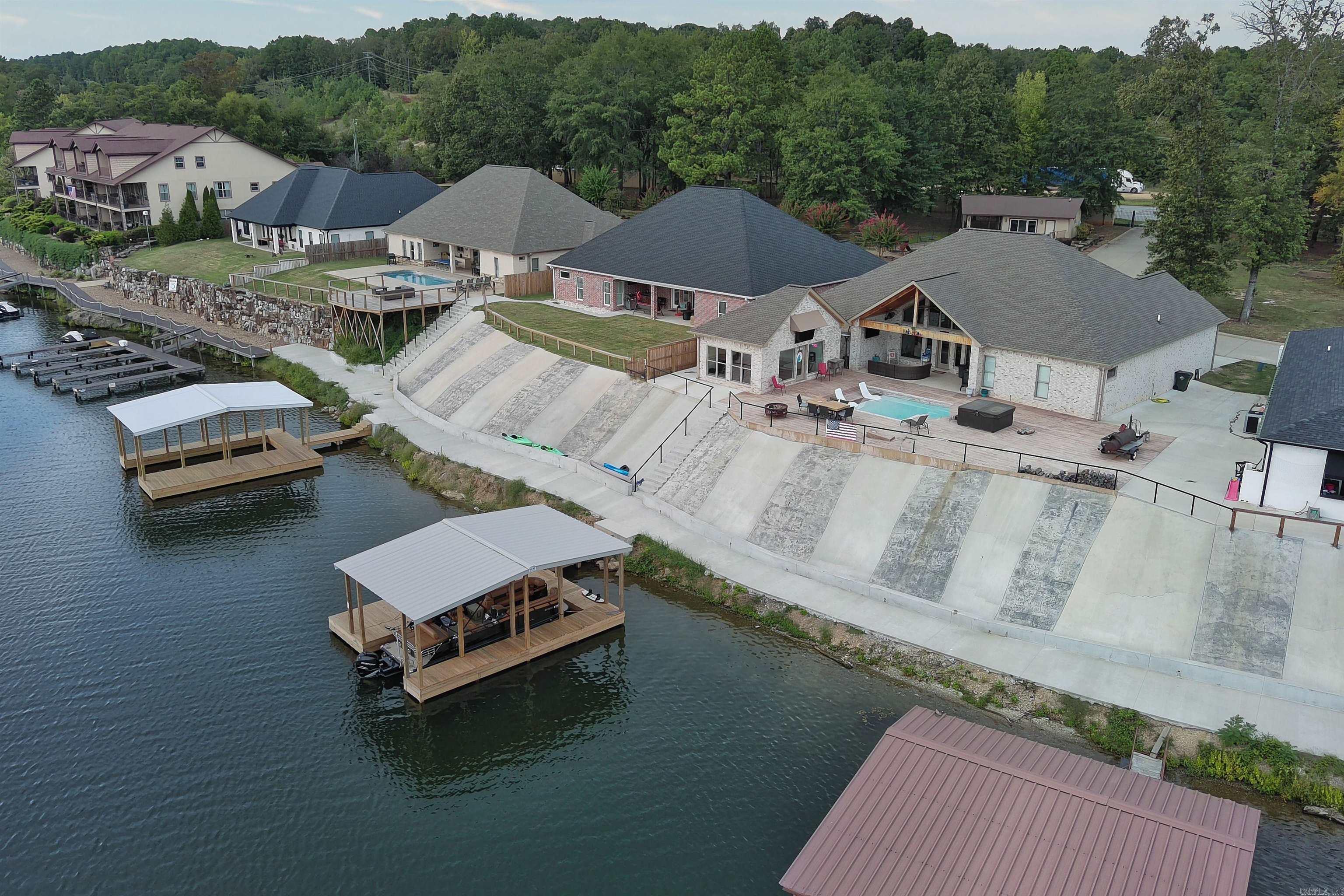 Lakeside Gardens - Residential