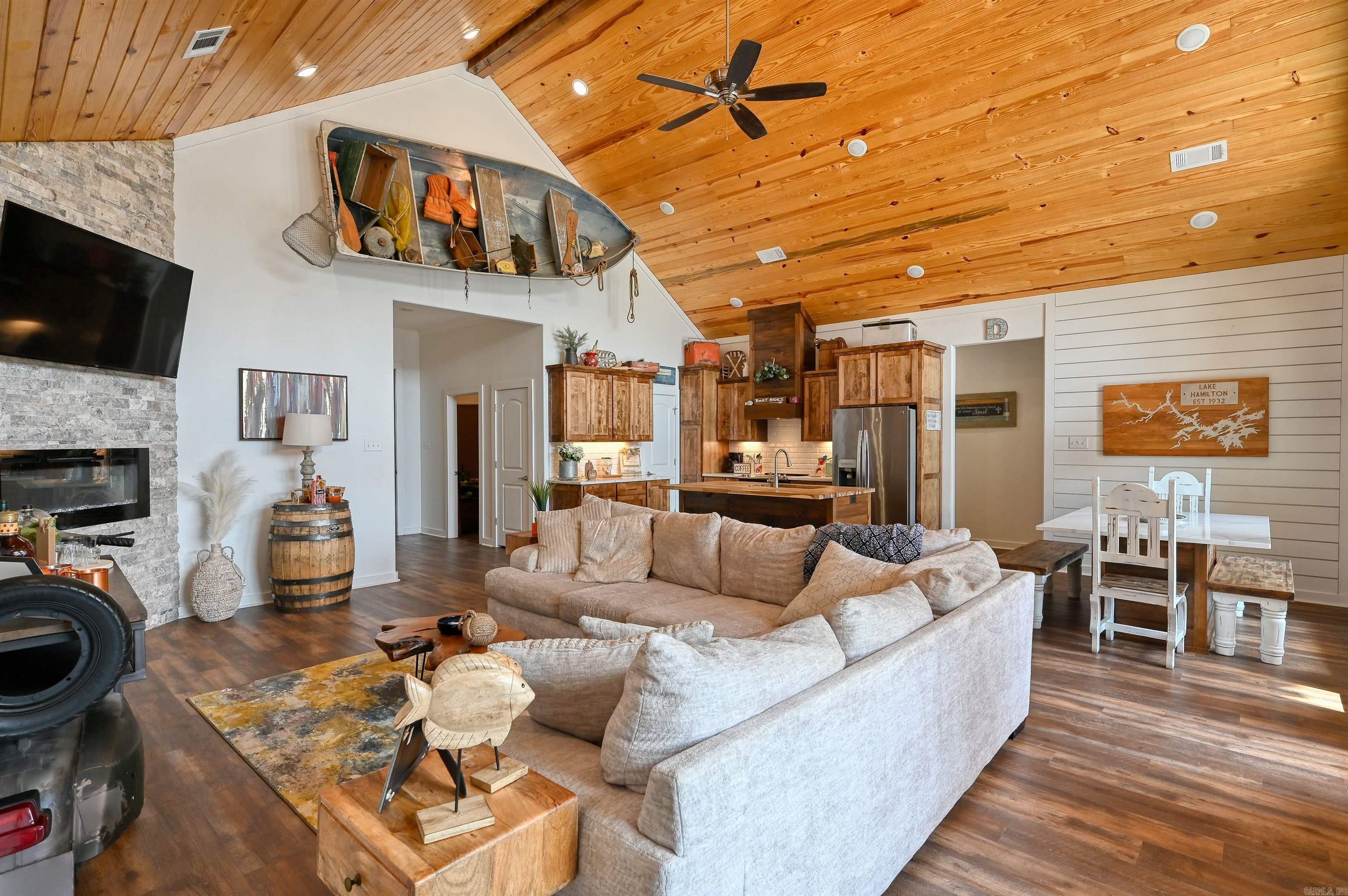 Lakeside Gardens - Residential