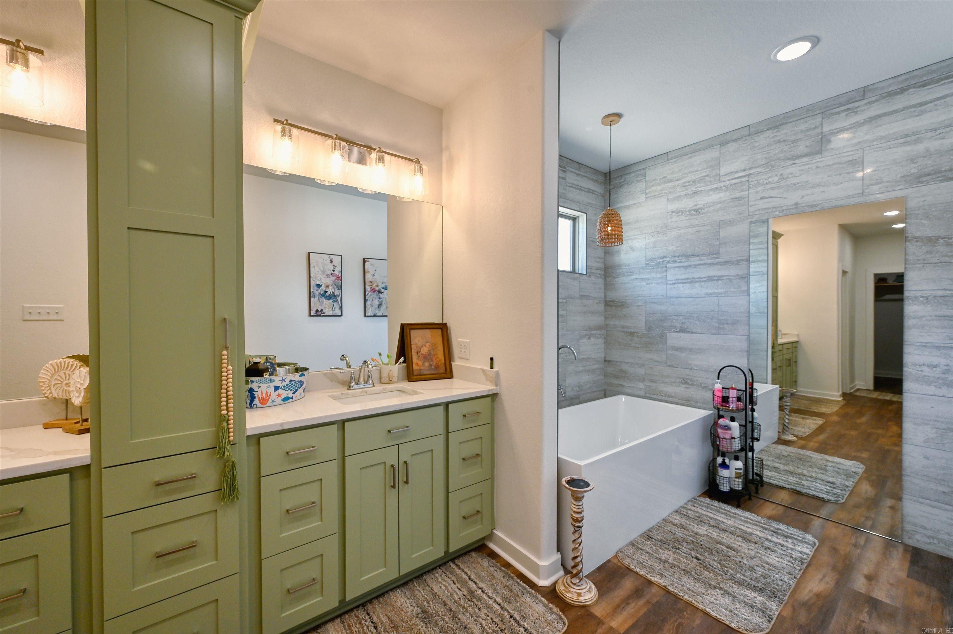 Lakeside Gardens - Residential