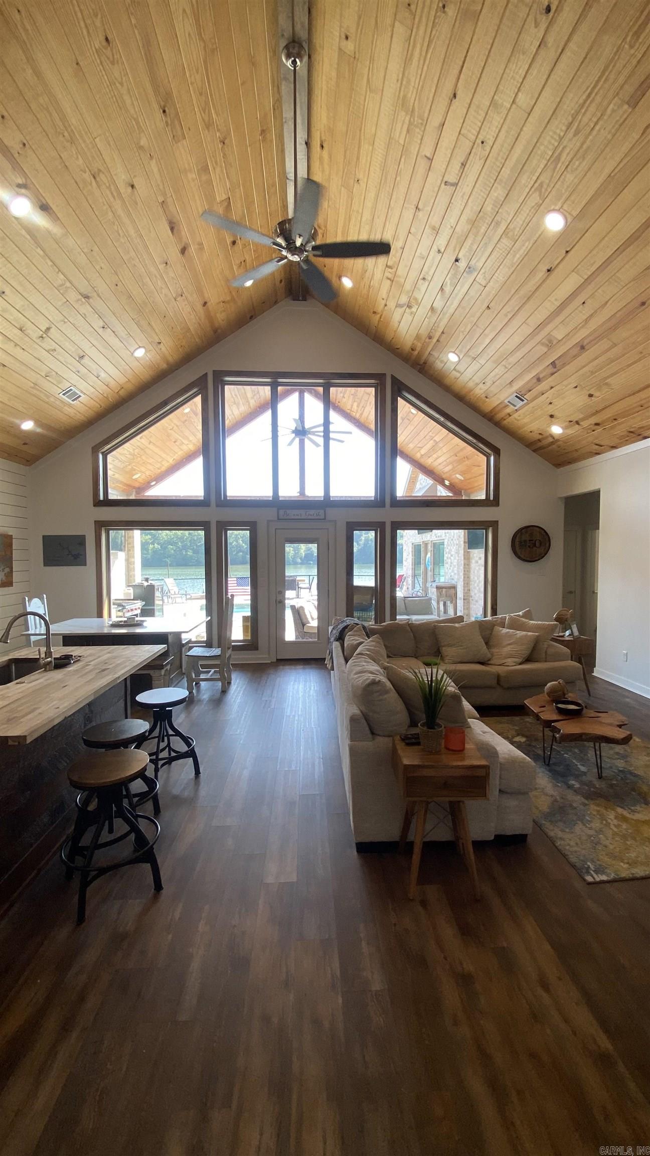 Lakeside Gardens - Residential