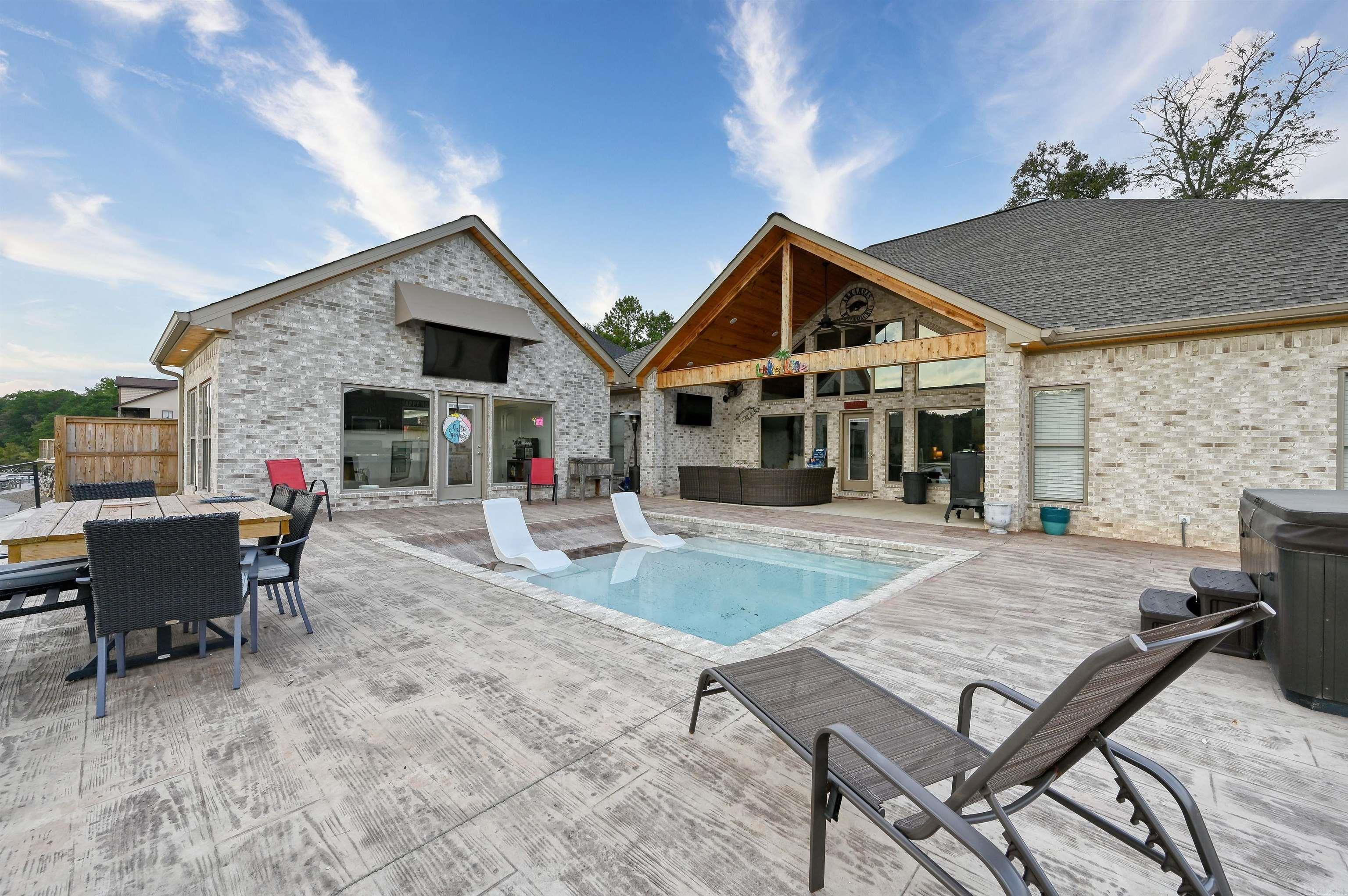 Lakeside Gardens - Residential