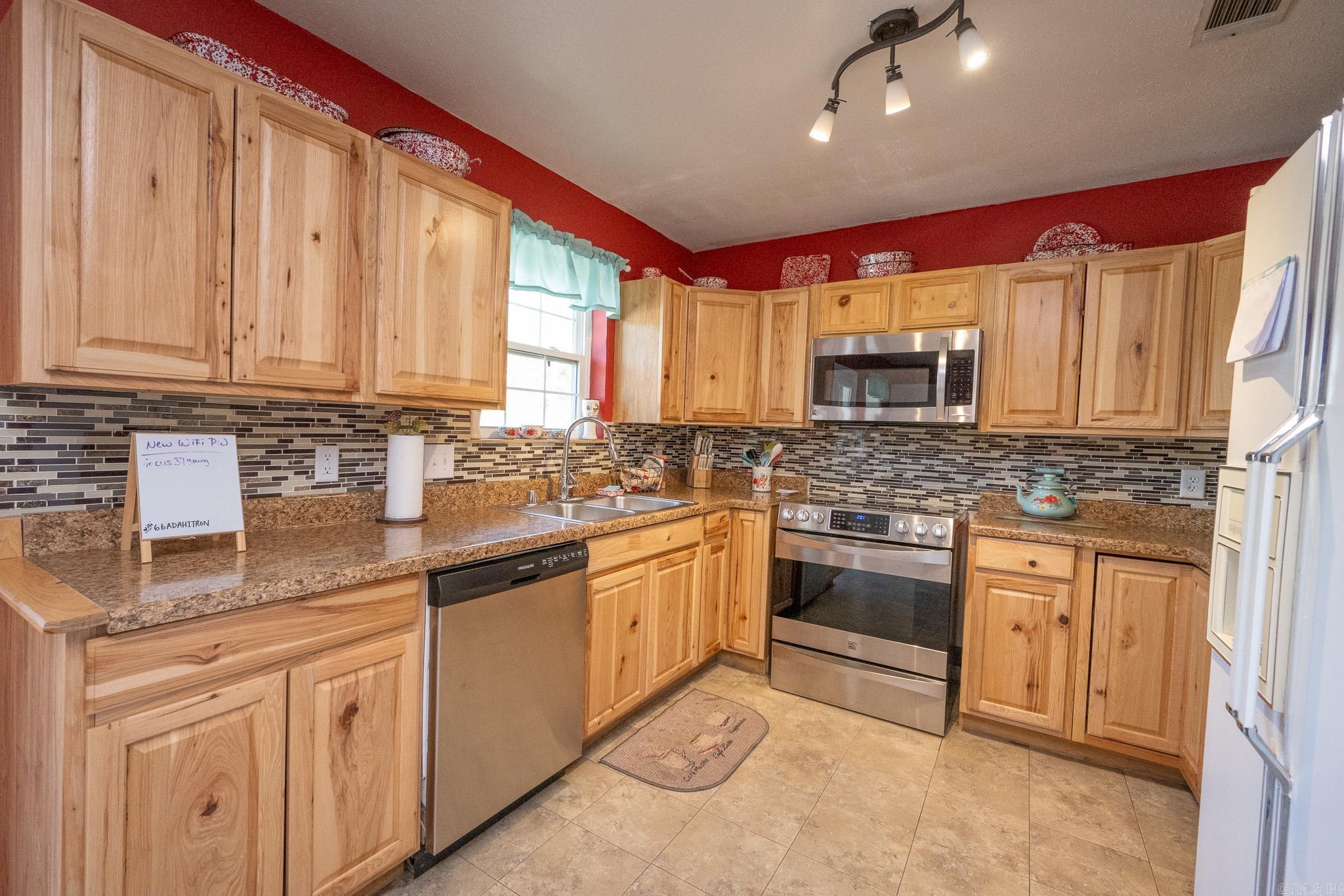 ROLLING KNOLLS ADD - Residential