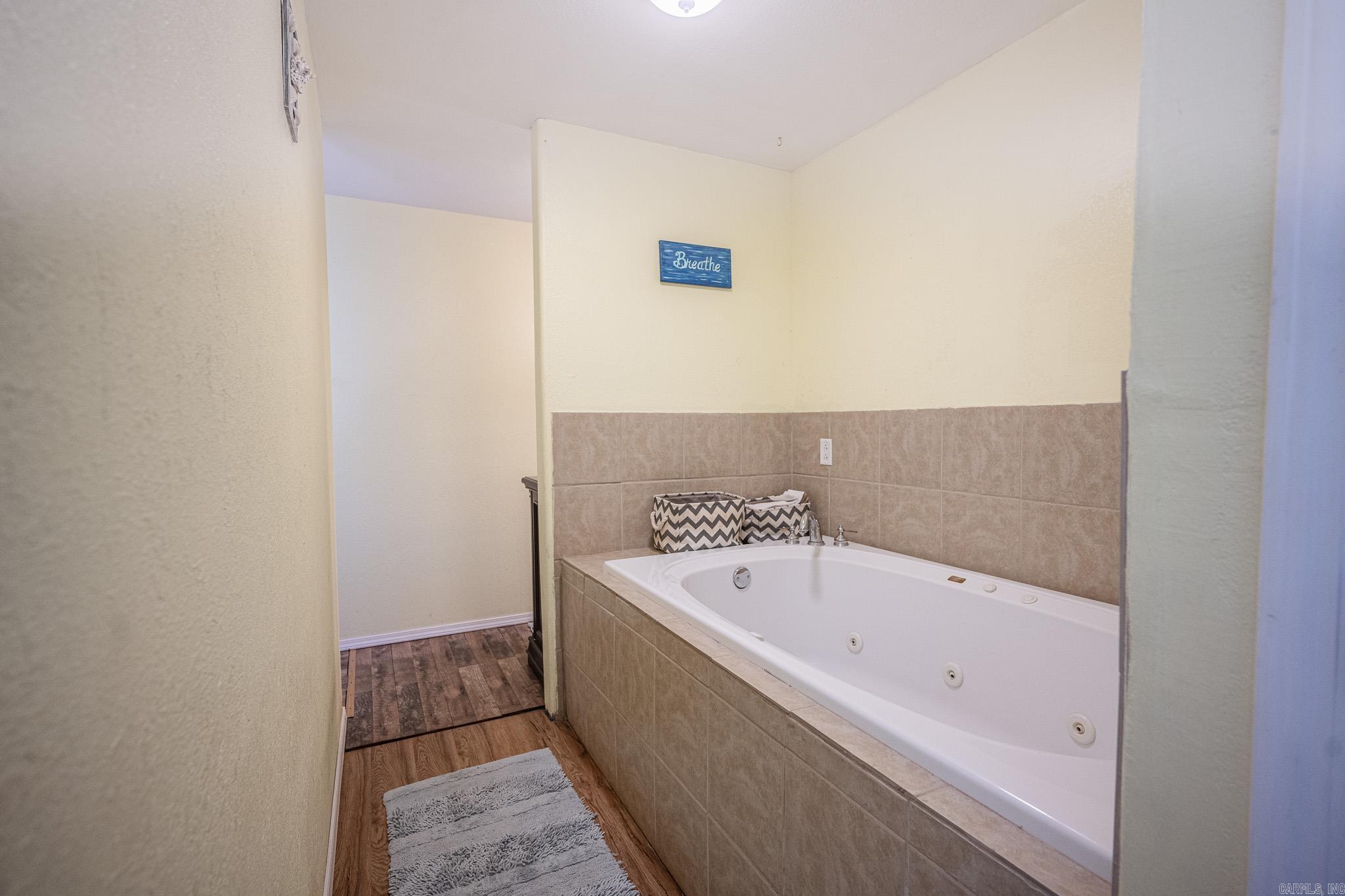 ROLLING KNOLLS ADD - Residential