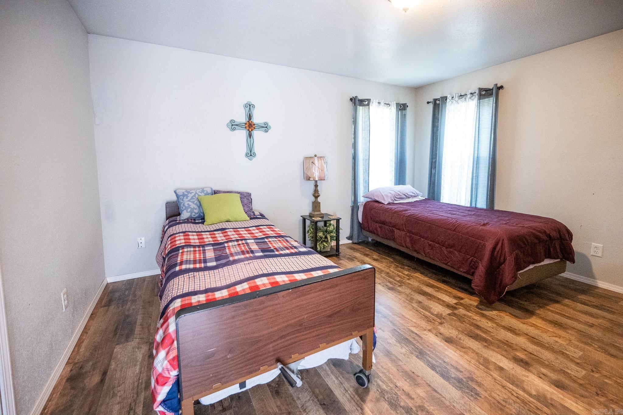 ROLLING KNOLLS ADD - Residential