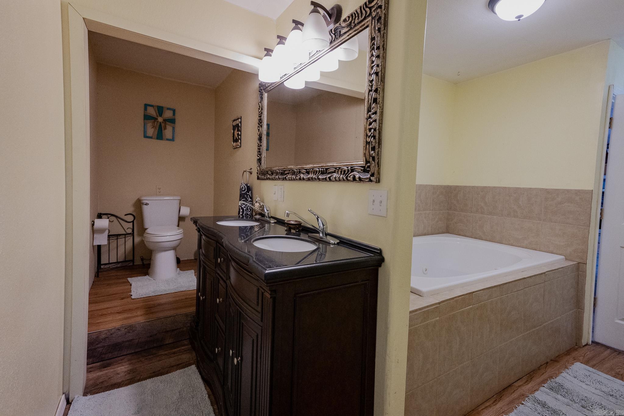 ROLLING KNOLLS ADD - Residential